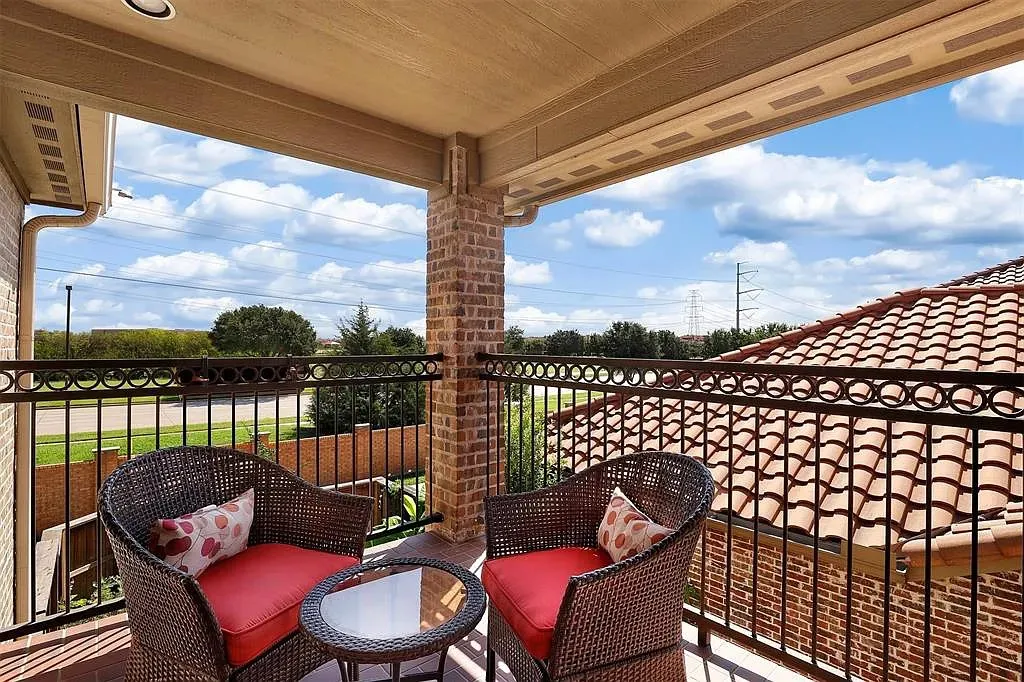 Single Family Residence For Sale in Dallas County , 7016 Nueces Drive, Irving, Texas 75039, 3 Bedrooms, 3 Bathrooms, 2 Garage spaces, 2,953 Sqft, built in 2013, Price $689,000, mls#21274262, Real Estate Agent in Irving, Homes For Sale in Dallas county, Homes For Sale in Irving, Realtor in Irving Texas, Real Estate Brokerage Independent Realty Texas, Luminita Cordes Realtor