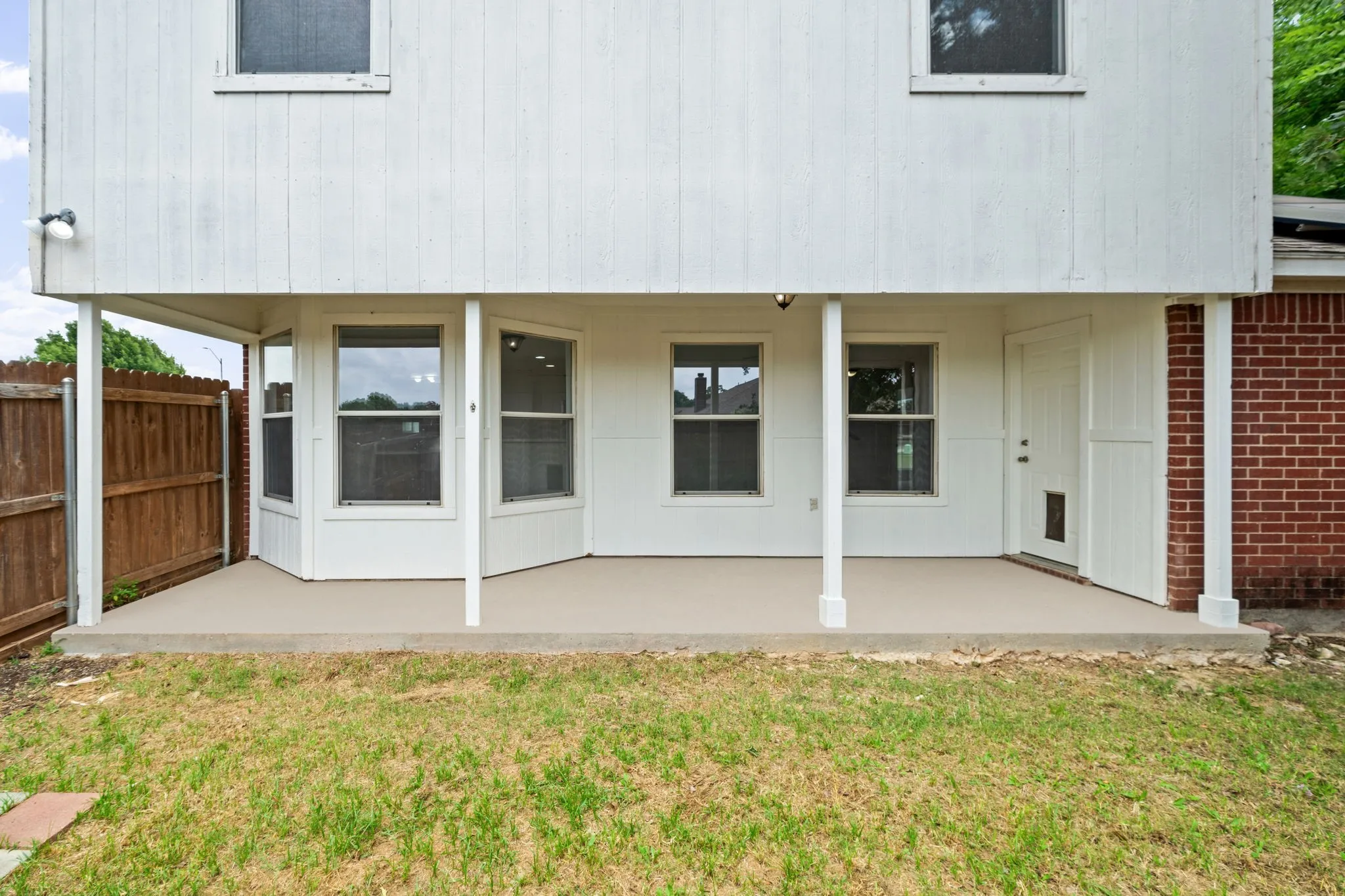 Single Family Residence For Sale in Tarrant County , 633 Madeline Court, Azle, Texas 76020, 4 Bedroom, 3 Bathroom, 2 Garage spaces, 1,981 Sqft, built in 2002, mls#21266962, Real Estate Agent in Azle, Homes For Sale in Tarrant county, Homes For Sale in Azle, Realtor in Azle Texas, Real Estate Brokerage Independent Realty Texas, Luminita Cordes Realtor
