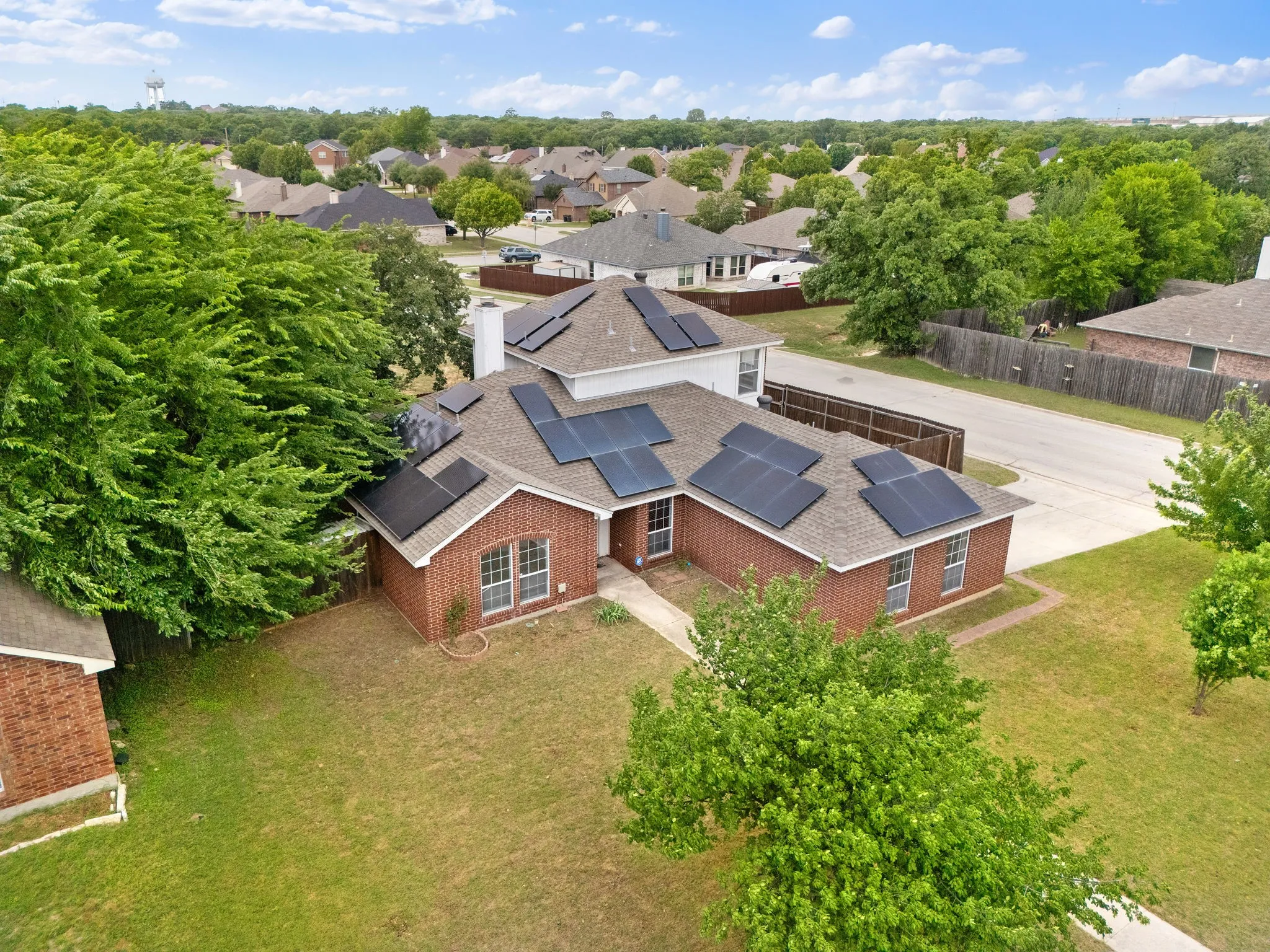 Single Family Residence For Sale in Tarrant County , 633 Madeline Court, Azle, Texas 76020, 4 Bedroom, 3 Bathroom, 2 Garage spaces, 1,981 Sqft, built in 2002, mls#21266962, Real Estate Agent in Azle, Homes For Sale in Tarrant county, Homes For Sale in Azle, Realtor in Azle Texas, Real Estate Brokerage Independent Realty Texas, Luminita Cordes Realtor