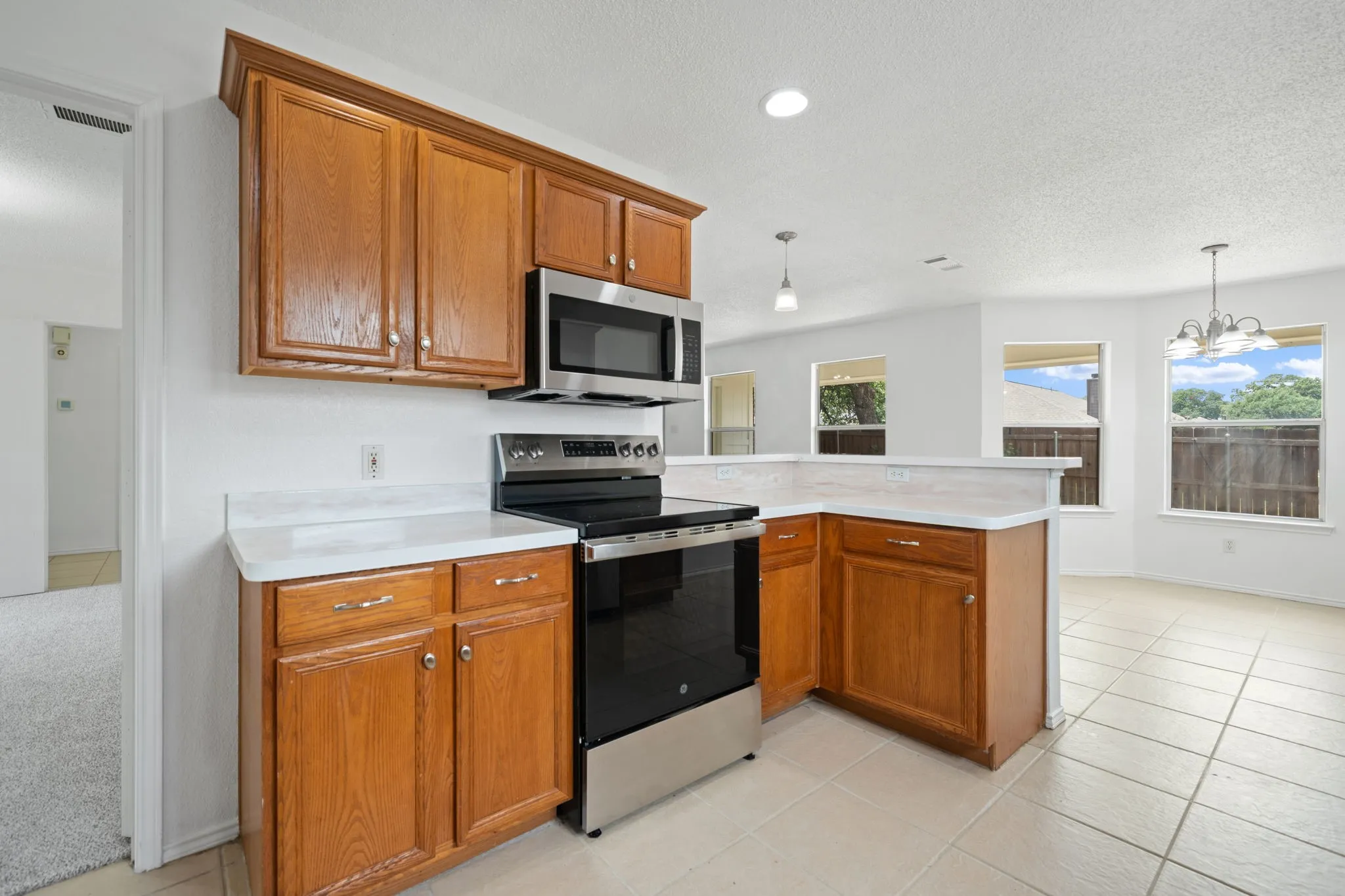 Single Family Residence For Sale in Tarrant County , 633 Madeline Court, Azle, Texas 76020, 4 Bedroom, 3 Bathroom, 2 Garage spaces, 1,981 Sqft, built in 2002, mls#21266962, Real Estate Agent in Azle, Homes For Sale in Tarrant county, Homes For Sale in Azle, Realtor in Azle Texas, Real Estate Brokerage Independent Realty Texas, Luminita Cordes Realtor