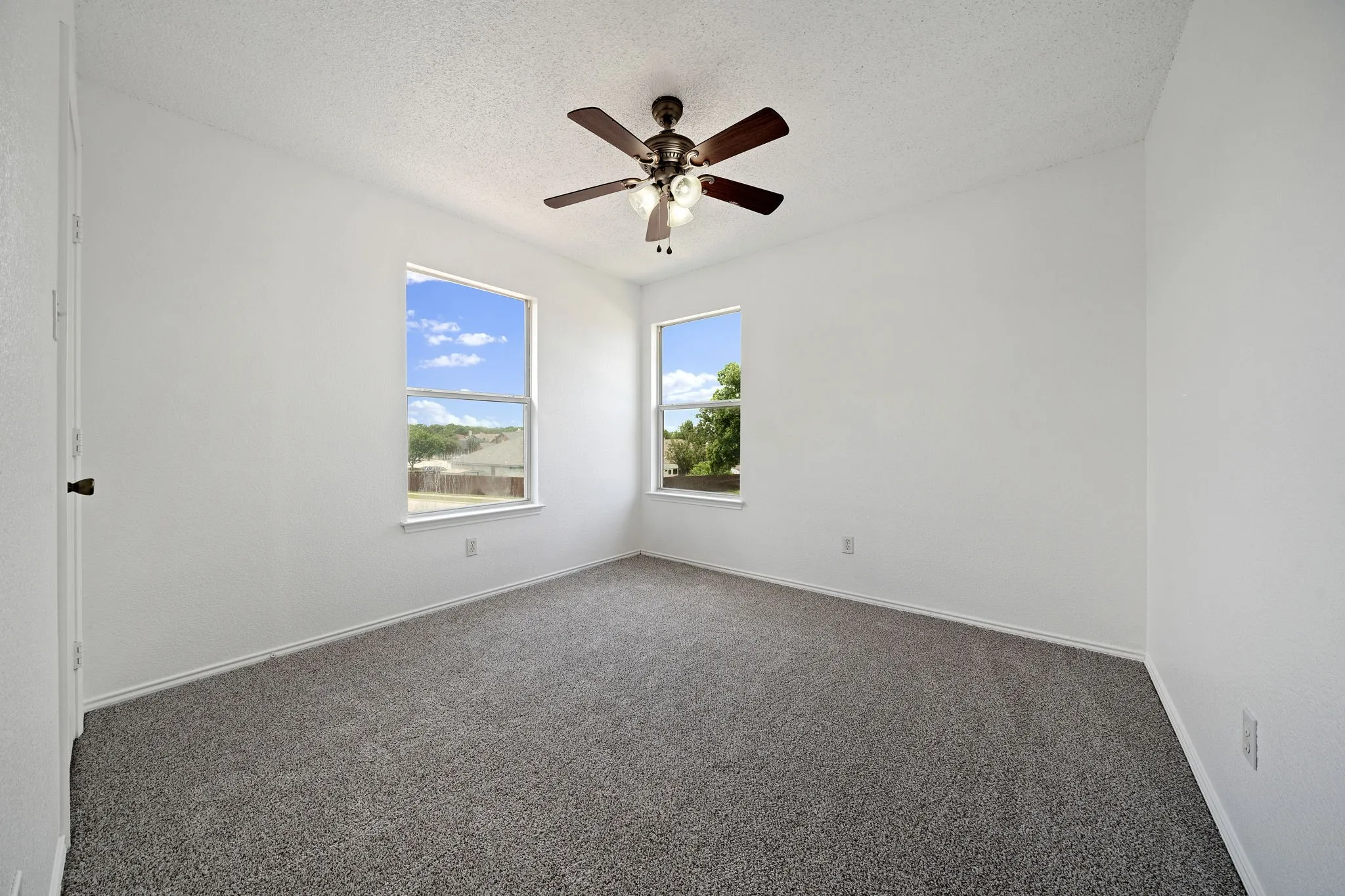 Single Family Residence For Sale in Tarrant County , 633 Madeline Court, Azle, Texas 76020, 4 Bedroom, 3 Bathroom, 2 Garage spaces, 1,981 Sqft, built in 2002, mls#21266962, Real Estate Agent in Azle, Homes For Sale in Tarrant county, Homes For Sale in Azle, Realtor in Azle Texas, Real Estate Brokerage Independent Realty Texas, Luminita Cordes Realtor