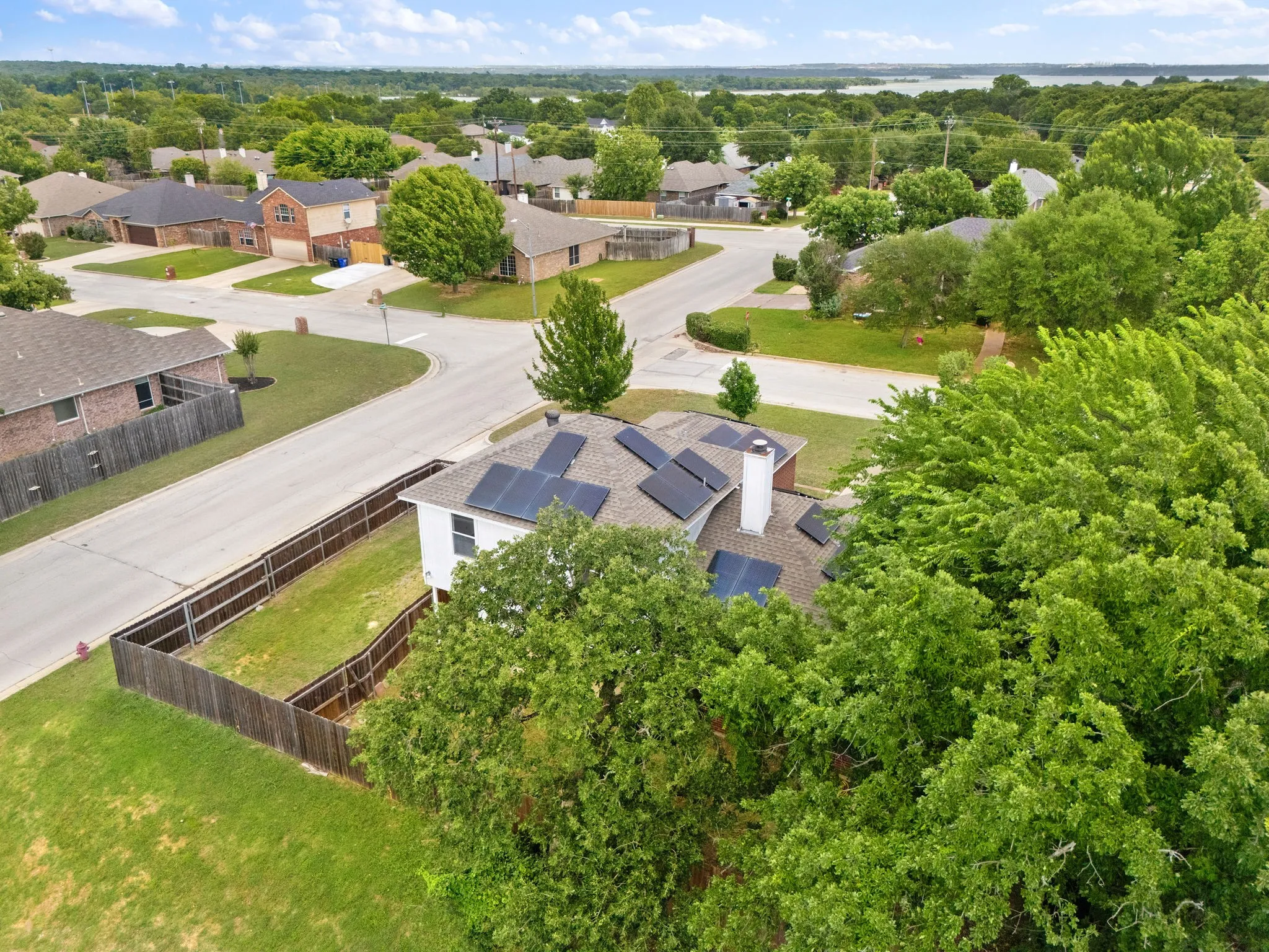Single Family Residence For Sale in Tarrant County , 633 Madeline Court, Azle, Texas 76020, 4 Bedroom, 3 Bathroom, 2 Garage spaces, 1,981 Sqft, built in 2002, mls#21266962, Real Estate Agent in Azle, Homes For Sale in Tarrant county, Homes For Sale in Azle, Realtor in Azle Texas, Real Estate Brokerage Independent Realty Texas, Luminita Cordes Realtor