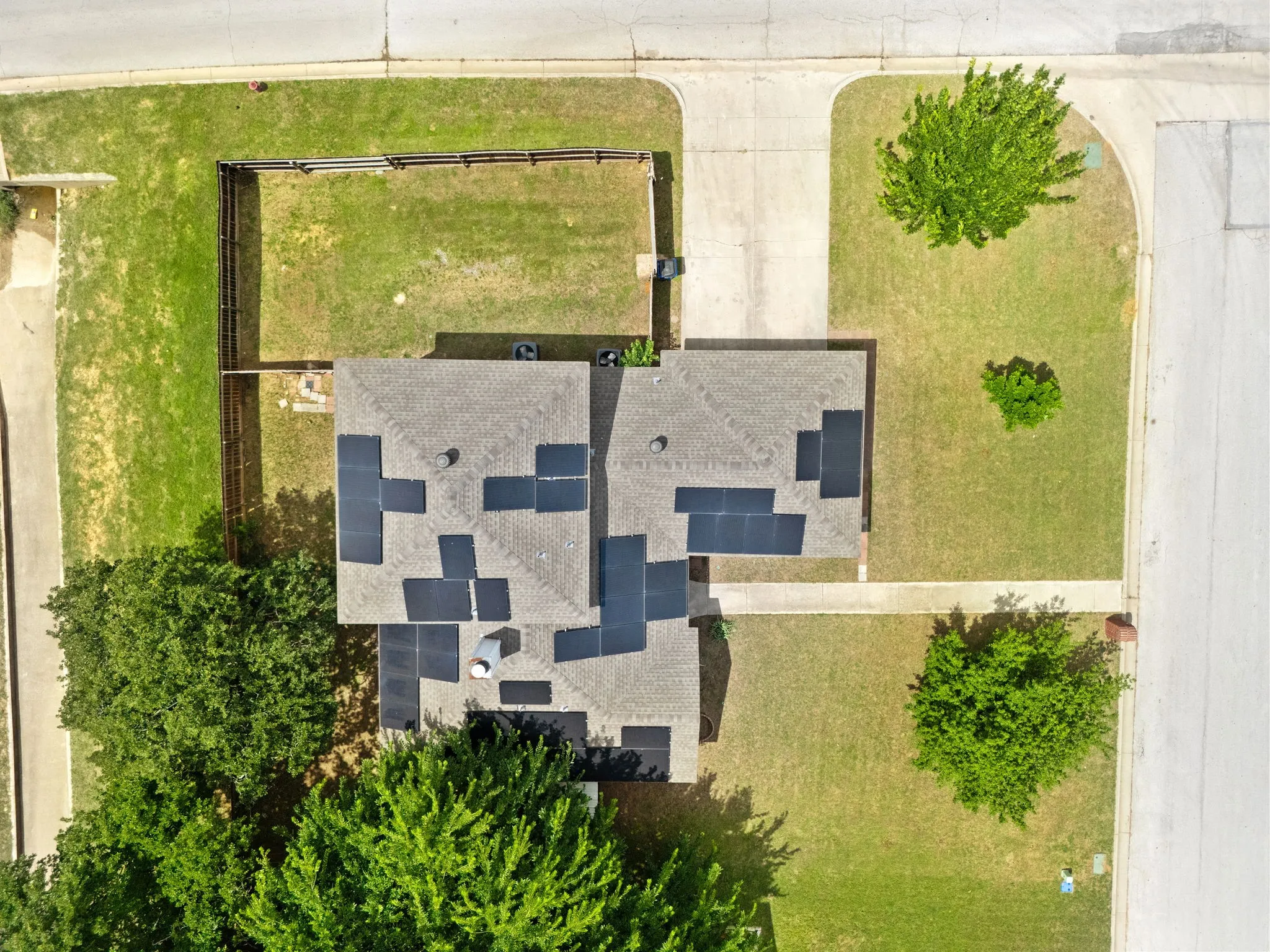 Single Family Residence For Sale in Tarrant County , 633 Madeline Court, Azle, Texas 76020, 4 Bedroom, 3 Bathroom, 2 Garage spaces, 1,981 Sqft, built in 2002, mls#21266962, Real Estate Agent in Azle, Homes For Sale in Tarrant county, Homes For Sale in Azle, Realtor in Azle Texas, Real Estate Brokerage Independent Realty Texas, Luminita Cordes Realtor