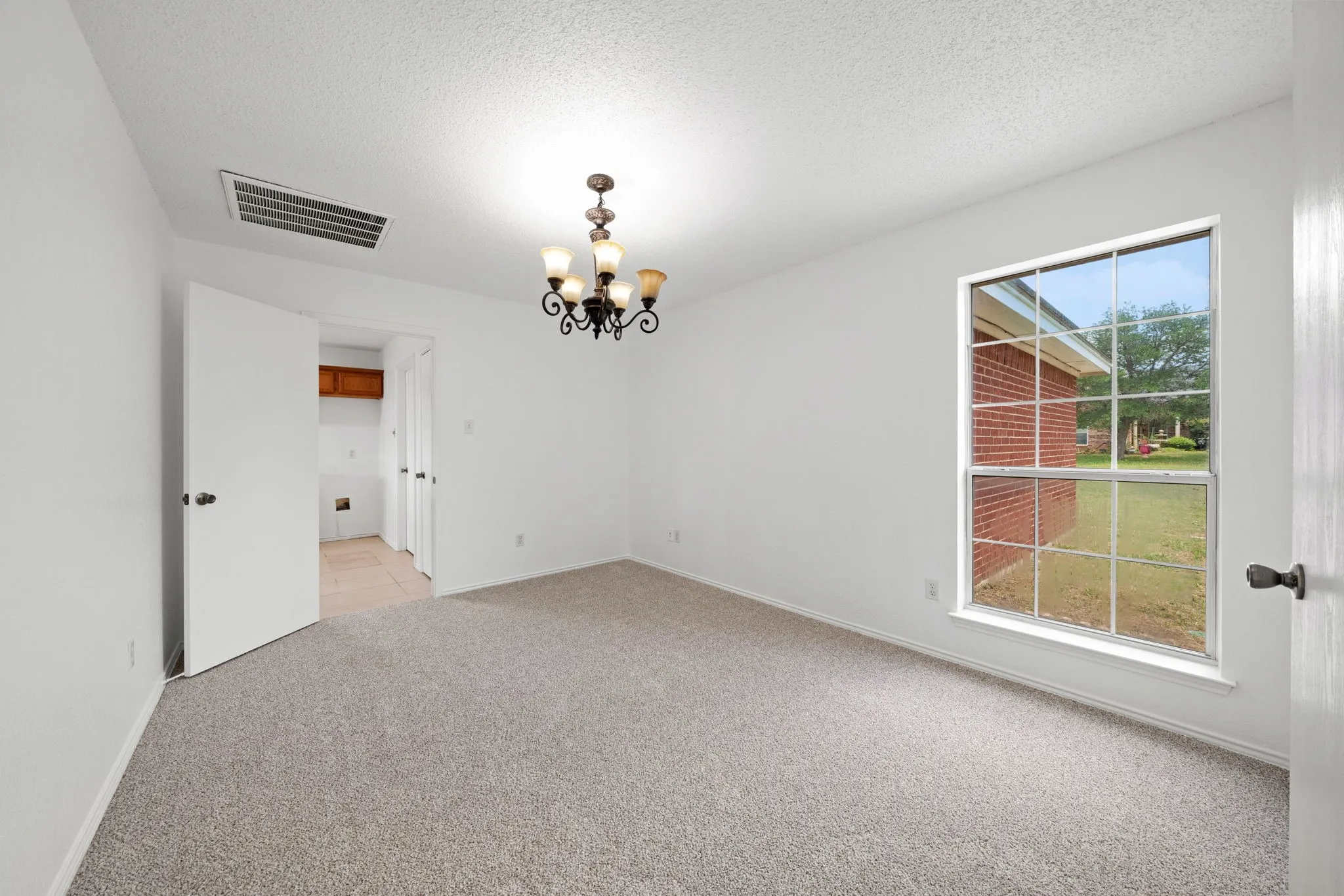 Single Family Residence For Sale in Tarrant County , 633 Madeline Court, Azle, Texas 76020, 4 Bedroom, 3 Bathroom, 2 Garage spaces, 1,981 Sqft, built in 2002, mls#21266962, Real Estate Agent in Azle, Homes For Sale in Tarrant county, Homes For Sale in Azle, Realtor in Azle Texas, Real Estate Brokerage Independent Realty Texas, Luminita Cordes Realtor
