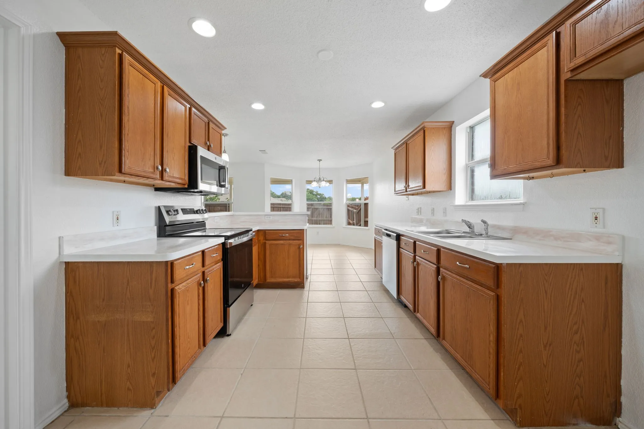 Single Family Residence For Sale in Tarrant County , 633 Madeline Court, Azle, Texas 76020, 4 Bedroom, 3 Bathroom, 2 Garage spaces, 1,981 Sqft, built in 2002, mls#21266962, Real Estate Agent in Azle, Homes For Sale in Tarrant county, Homes For Sale in Azle, Realtor in Azle Texas, Real Estate Brokerage Independent Realty Texas, Luminita Cordes Realtor