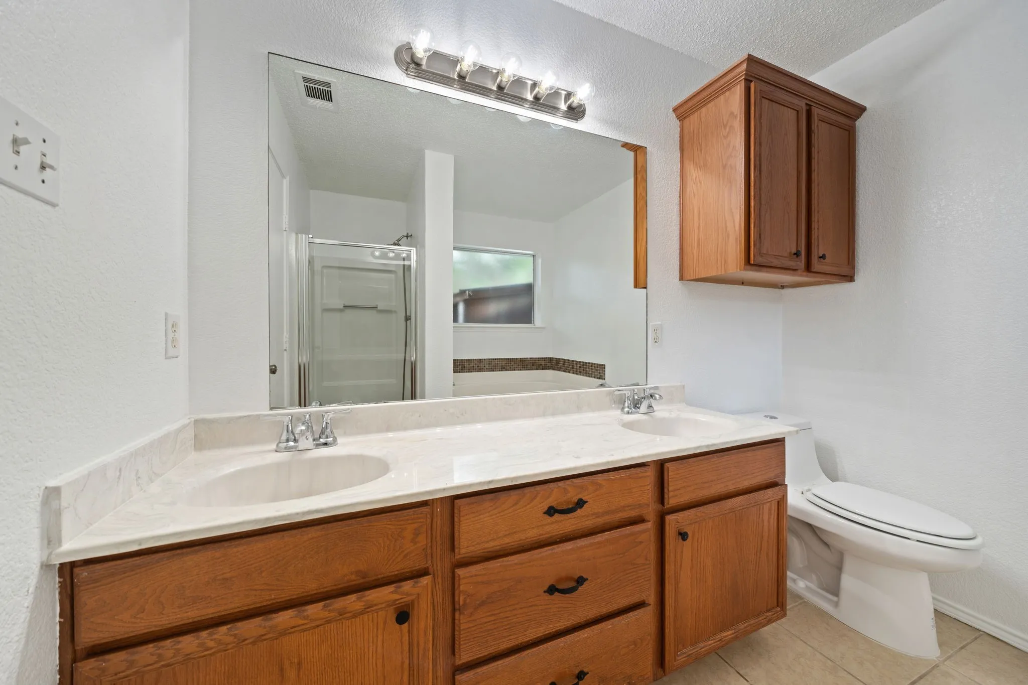 Single Family Residence For Sale in Tarrant County , 633 Madeline Court, Azle, Texas 76020, 4 Bedroom, 3 Bathroom, 2 Garage spaces, 1,981 Sqft, built in 2002, mls#21266962, Real Estate Agent in Azle, Homes For Sale in Tarrant county, Homes For Sale in Azle, Realtor in Azle Texas, Real Estate Brokerage Independent Realty Texas, Luminita Cordes Realtor