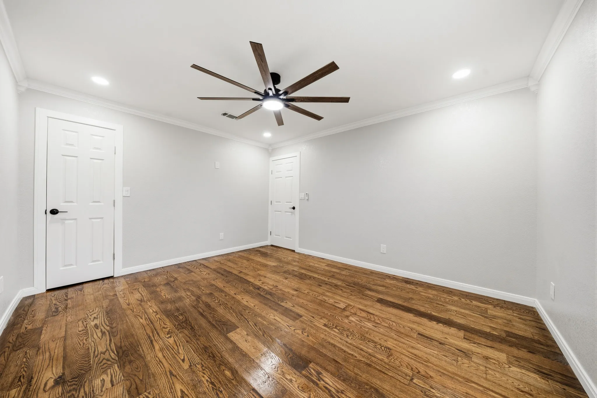 Single Family Residence For Sale in Mc Lennan County , 3313 S 3rd Street, Waco, Texas 76706, 3 Bedroom, 2 Bathroom, Garage spaces, 1,120 Sqft, built in 1945, mls#21275901, Real Estate Agent in Waco, Homes For Sale in Mc Lennan county, Homes For Sale in Waco, Realtor in Waco Texas, Real Estate Brokerage Independent Realty Texas, Luminita Cordes Realtor
