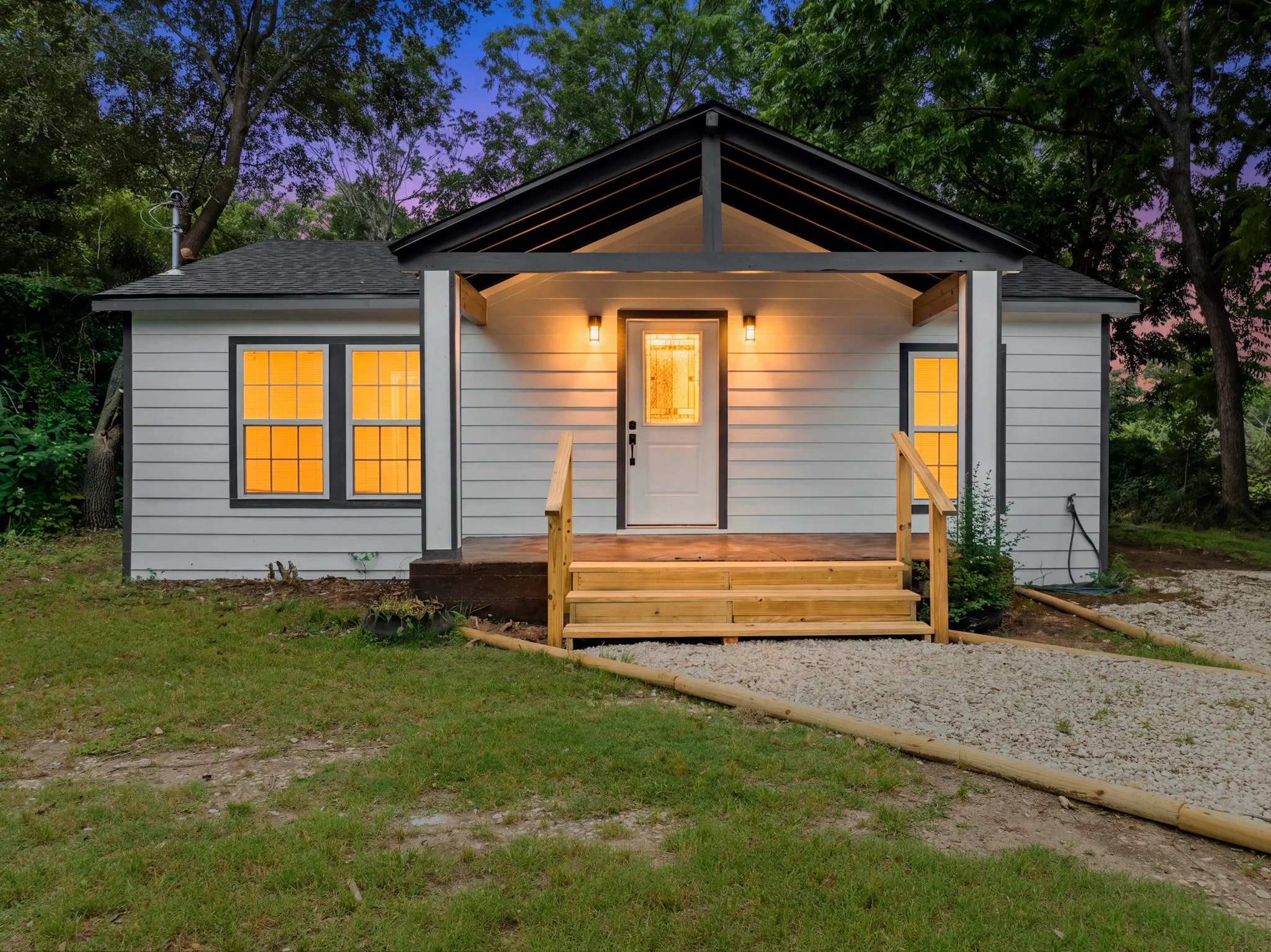 Single Family Residence For Sale in Mc Lennan County , 3313 S 3rd Street, Waco, Texas 76706, 3 Bedroom, 2 Bathroom, Garage spaces, 1,120 Sqft, built in 1945, mls#21275901, Real Estate Agent in Waco, Homes For Sale in Mc Lennan county, Homes For Sale in Waco, Realtor in Waco Texas, Real Estate Brokerage Independent Realty Texas, Luminita Cordes Realtor