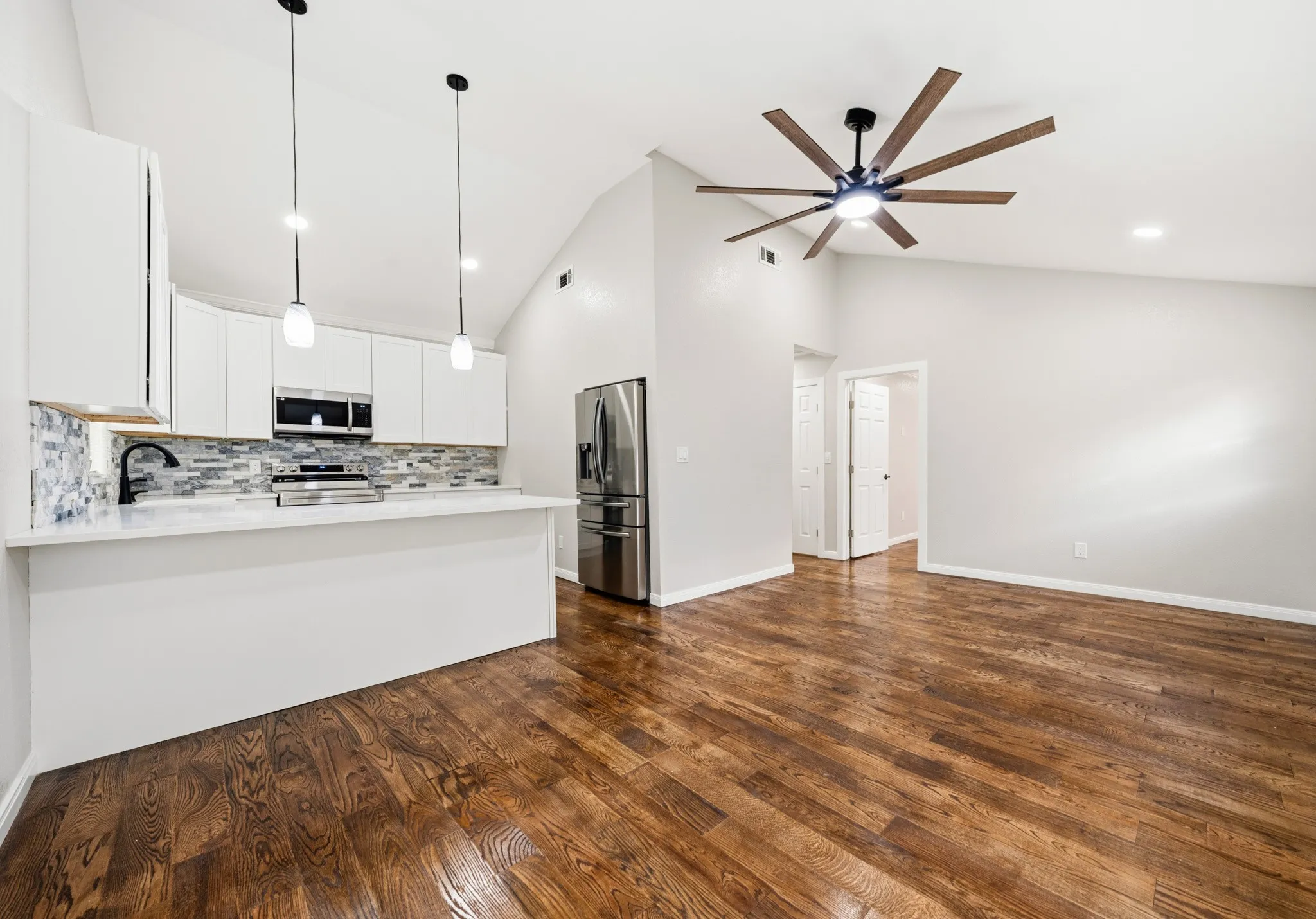 Single Family Residence For Sale in Mc Lennan County , 3313 S 3rd Street, Waco, Texas 76706, 3 Bedroom, 2 Bathroom, Garage spaces, 1,120 Sqft, built in 1945, mls#21275901, Real Estate Agent in Waco, Homes For Sale in Mc Lennan county, Homes For Sale in Waco, Realtor in Waco Texas, Real Estate Brokerage Independent Realty Texas, Luminita Cordes Realtor