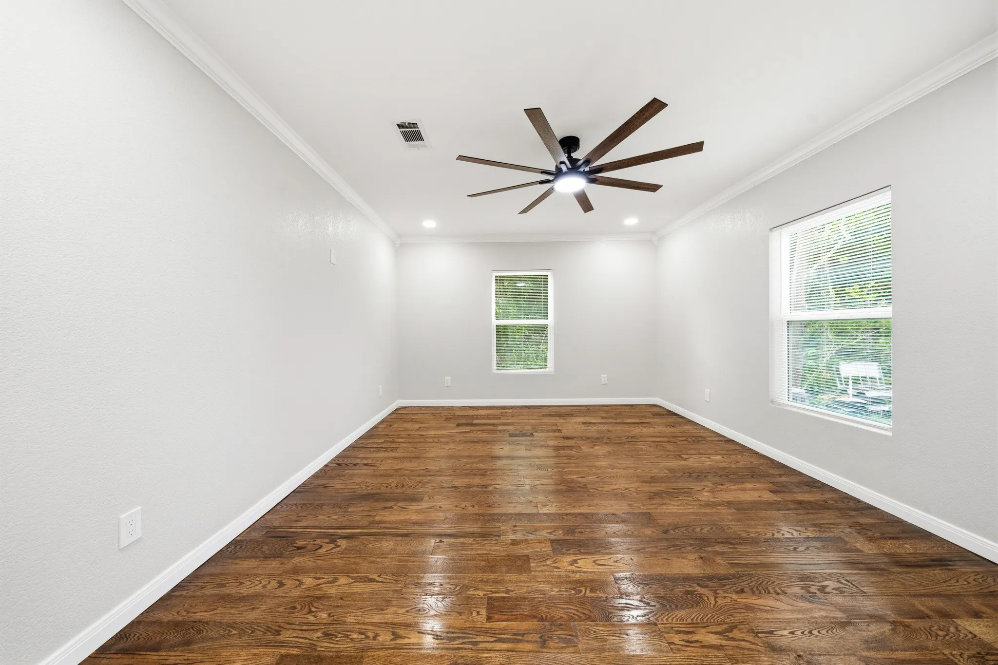 Single Family Residence For Sale in Mc Lennan County , 3313 S 3rd Street, Waco, Texas 76706, 3 Bedroom, 2 Bathroom, Garage spaces, 1,120 Sqft, built in 1945, mls#21275901, Real Estate Agent in Waco, Homes For Sale in Mc Lennan county, Homes For Sale in Waco, Realtor in Waco Texas, Real Estate Brokerage Independent Realty Texas, Luminita Cordes Realtor