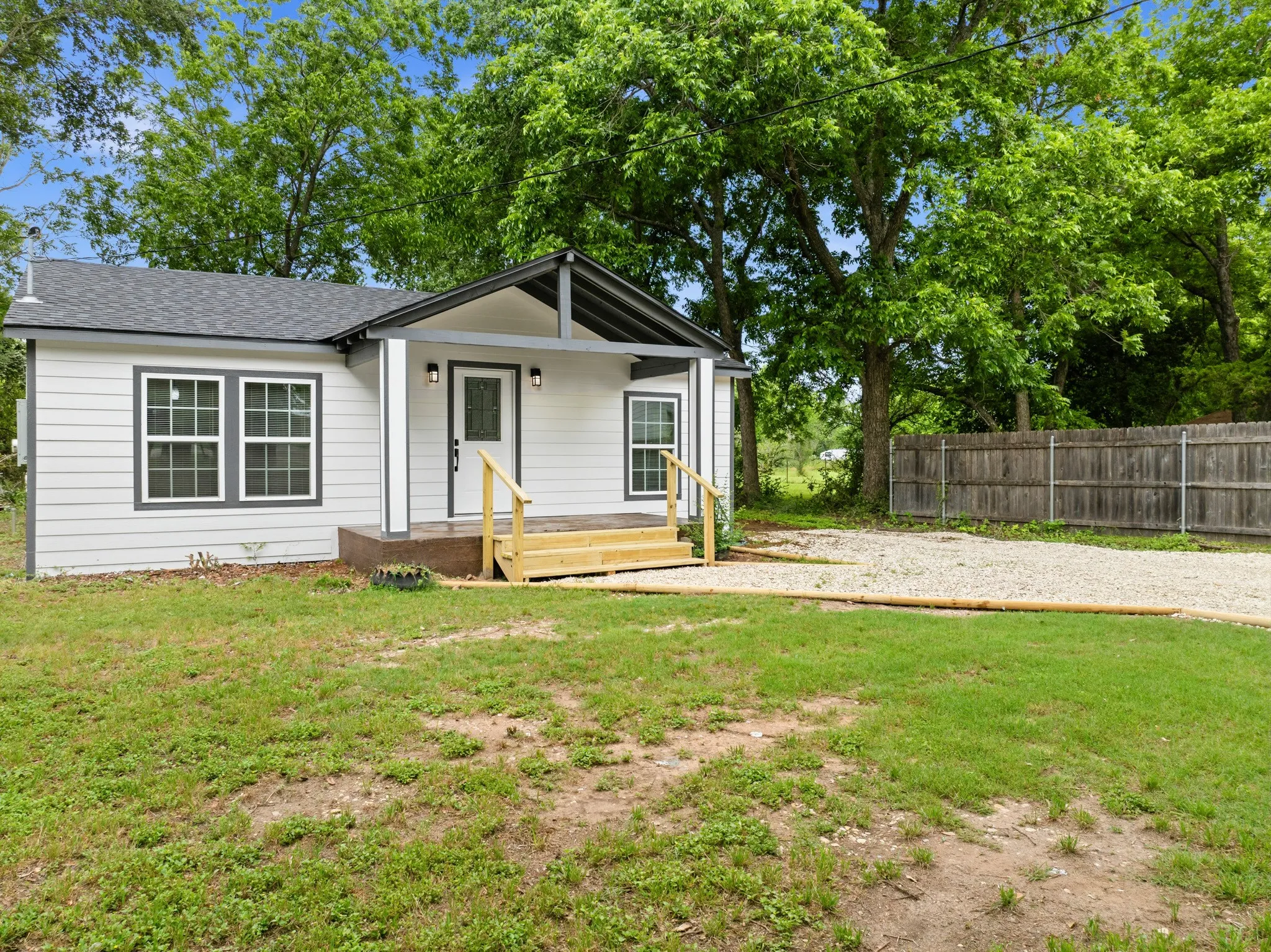 Single Family Residence For Sale in Mc Lennan County , 3313 S 3rd Street, Waco, Texas 76706, 3 Bedroom, 2 Bathroom, Garage spaces, 1,120 Sqft, built in 1945, mls#21275901, Real Estate Agent in Waco, Homes For Sale in Mc Lennan county, Homes For Sale in Waco, Realtor in Waco Texas, Real Estate Brokerage Independent Realty Texas, Luminita Cordes Realtor