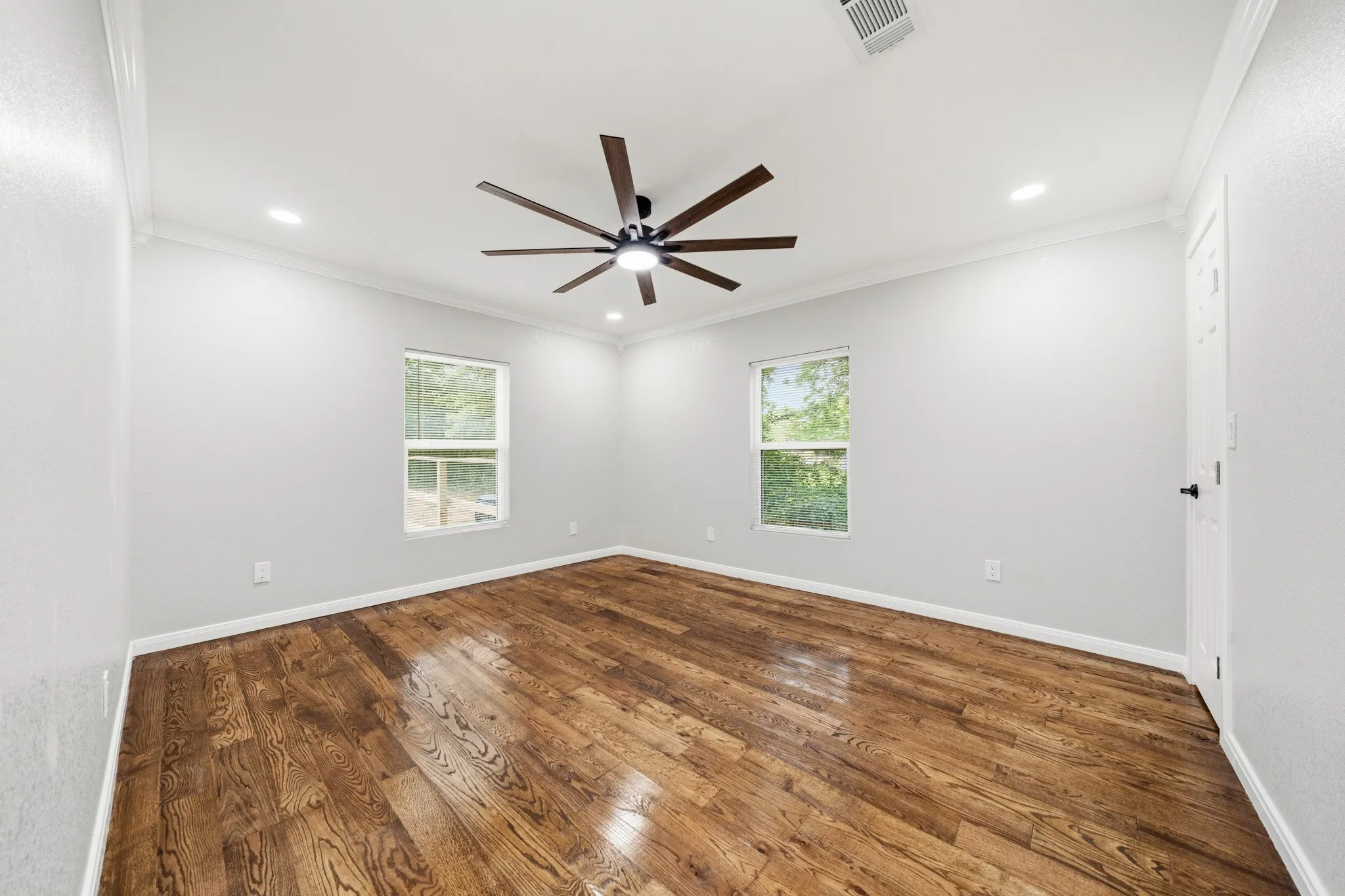 Single Family Residence For Sale in Mc Lennan County , 3313 S 3rd Street, Waco, Texas 76706, 3 Bedroom, 2 Bathroom, Garage spaces, 1,120 Sqft, built in 1945, mls#21275901, Real Estate Agent in Waco, Homes For Sale in Mc Lennan county, Homes For Sale in Waco, Realtor in Waco Texas, Real Estate Brokerage Independent Realty Texas, Luminita Cordes Realtor