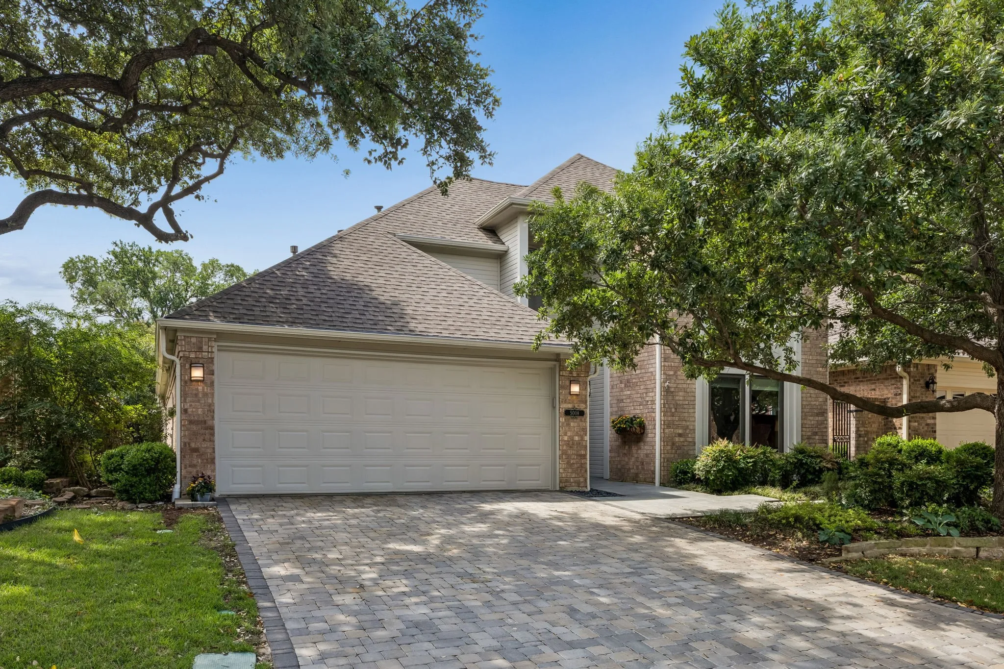 Single Family Residence For Sale in Dallas County , 5008 Briar Tree Drive, Dallas, Texas 75248, 3 Bedroom, 3 Bathroom, 2 Garage spaces, 2,916 Sqft, built in 1981, mls#21274357, Real Estate Agent in Dallas, Homes For Sale in Dallas county, Homes For Sale in Dallas, Realtor in Dallas Texas, Real Estate Brokerage Independent Realty Texas, Luminita Cordes Realtor