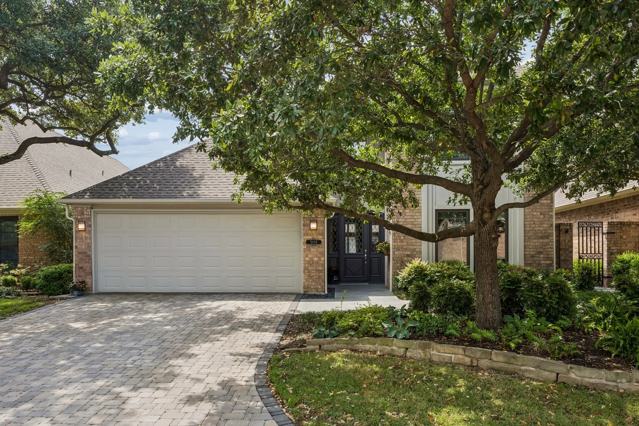 Single Family Residence For Sale in Dallas County , 5008 Briar Tree Drive, Dallas, Texas 75248, 3 Bedroom, 3 Bathroom, 2 Garage spaces, 2,916 Sqft, built in 1981, mls#21274357, Real Estate Agent in Dallas, Homes For Sale in Dallas county, Homes For Sale in Dallas, Realtor in Dallas Texas, Real Estate Brokerage Independent Realty Texas, Luminita Cordes Realtor