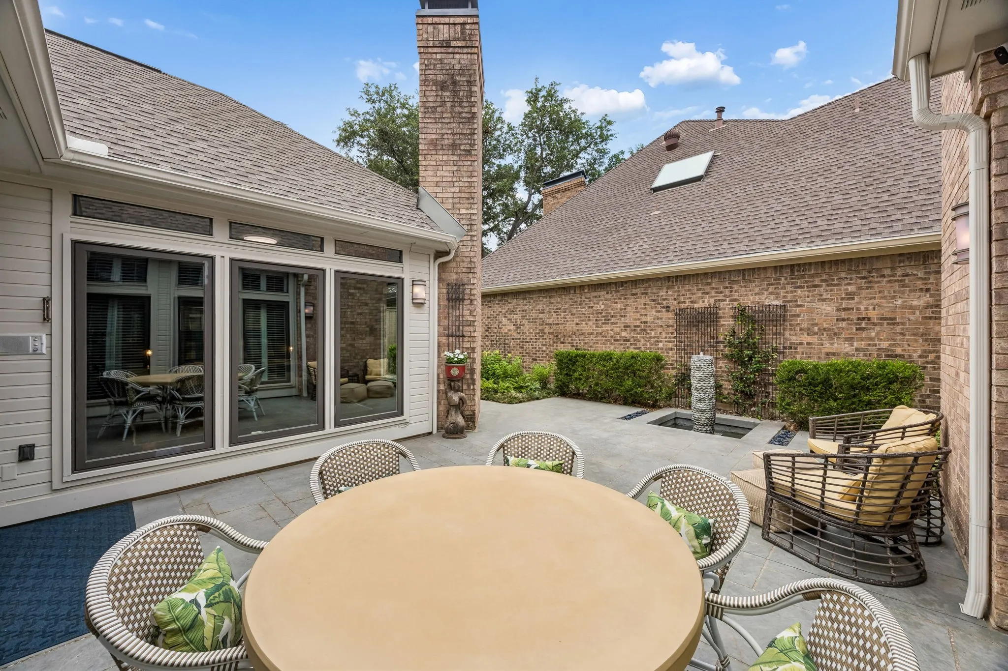 Single Family Residence For Sale in Dallas County , 5008 Briar Tree Drive, Dallas, Texas 75248, 3 Bedroom, 3 Bathroom, 2 Garage spaces, 2,916 Sqft, built in 1981, mls#21274357, Real Estate Agent in Dallas, Homes For Sale in Dallas county, Homes For Sale in Dallas, Realtor in Dallas Texas, Real Estate Brokerage Independent Realty Texas, Luminita Cordes Realtor