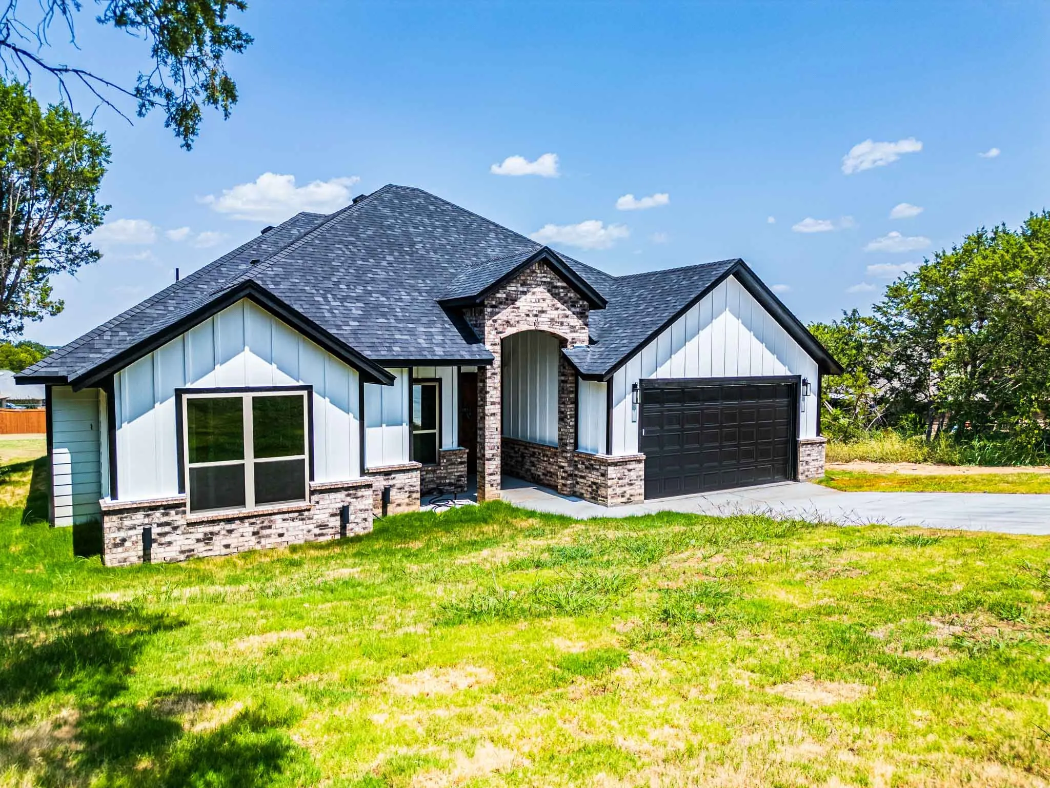 Single Family Residence For Sale in Hood County , 4019 Seminole Trail, Granbury, Texas 76048, 4 Bedroom, 2 Bathroom, 2 Garage spaces, 1,874 Sqft, built in 2026, mls#21266676, Real Estate Agent in Granbury, Homes For Sale in Hood county, Homes For Sale in Granbury, Realtor in Granbury Texas, Real Estate Brokerage Independent Realty Texas, Luminita Cordes Realtor