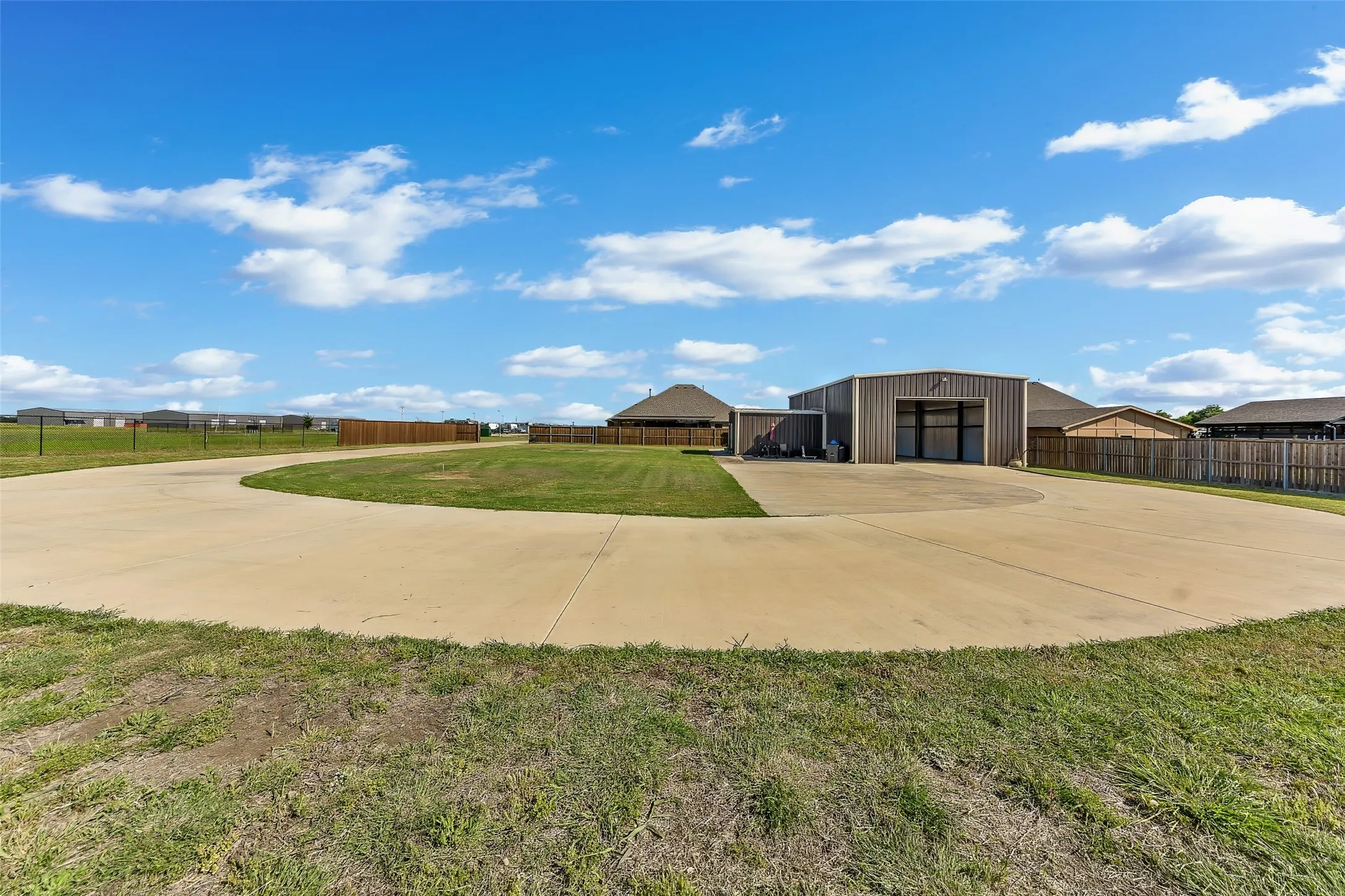Single Family Residence For Sale in Ellis County , 1231 Colorado Drive, Waxahachie, Texas 75167, 4 Bedrooms, 3 Bathrooms, 2 Garage spaces, 2,279 Sqft, built in 2017, Price $630,000, mls#21267182, Real Estate Agent in Waxahachie, Homes For Sale in Ellis county, Homes For Sale in Waxahachie, Realtor in Waxahachie Texas, Real Estate Brokerage Independent Realty Texas, Luminita Cordes Realtor
