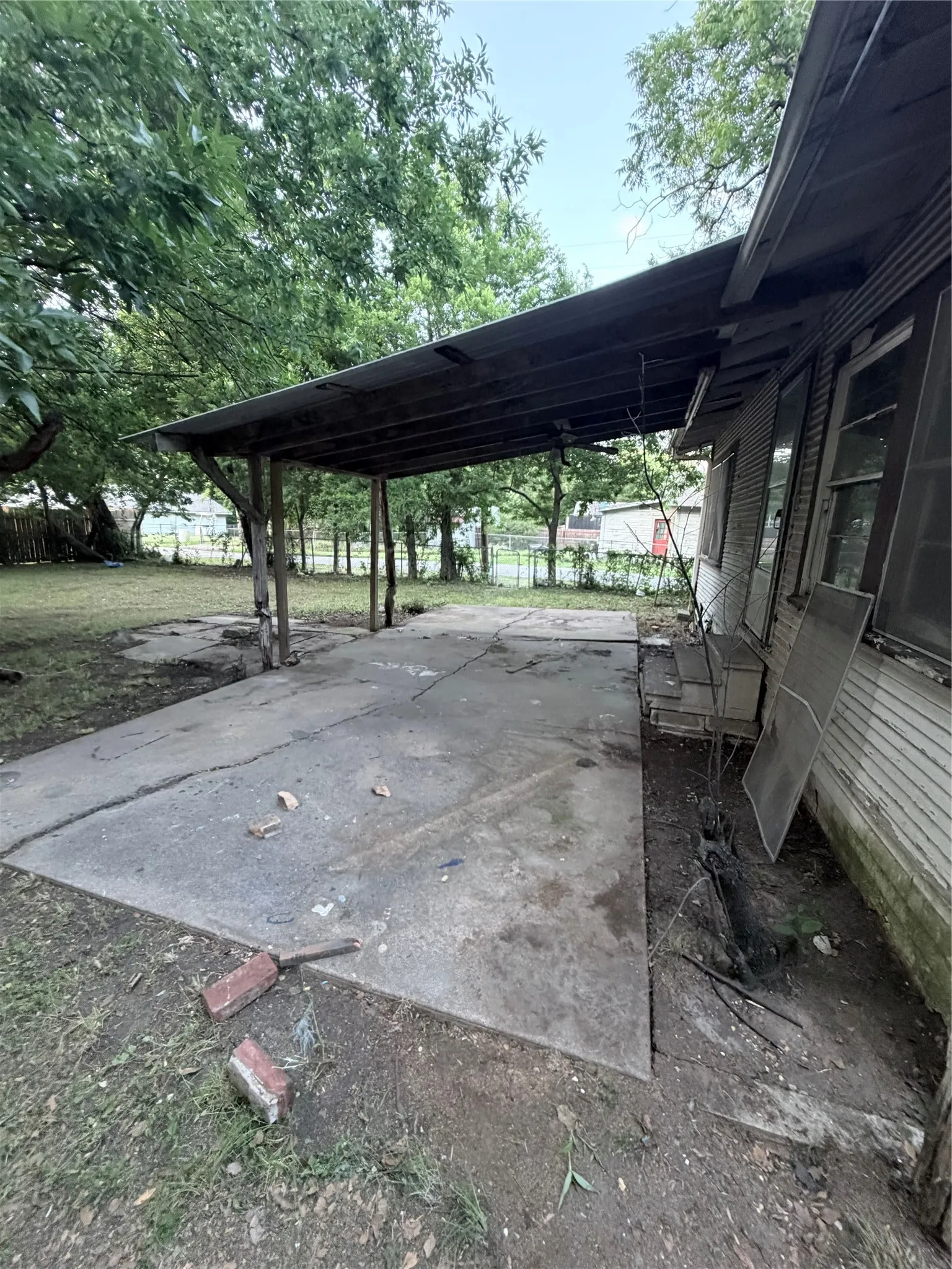 Single Family Residence For Sale in Navarro County , 1430 W 1st Avenue, Corsicana, Texas 75110, 3 Bedroom, 2 Bathroom, Garage spaces, 2,367 Sqft, built in 1915, mls#21276474, Real Estate Agent in Corsicana, Homes For Sale in Navarro county, Homes For Sale in Corsicana, Realtor in Corsicana Texas, Real Estate Brokerage Independent Realty Texas, Luminita Cordes Realtor