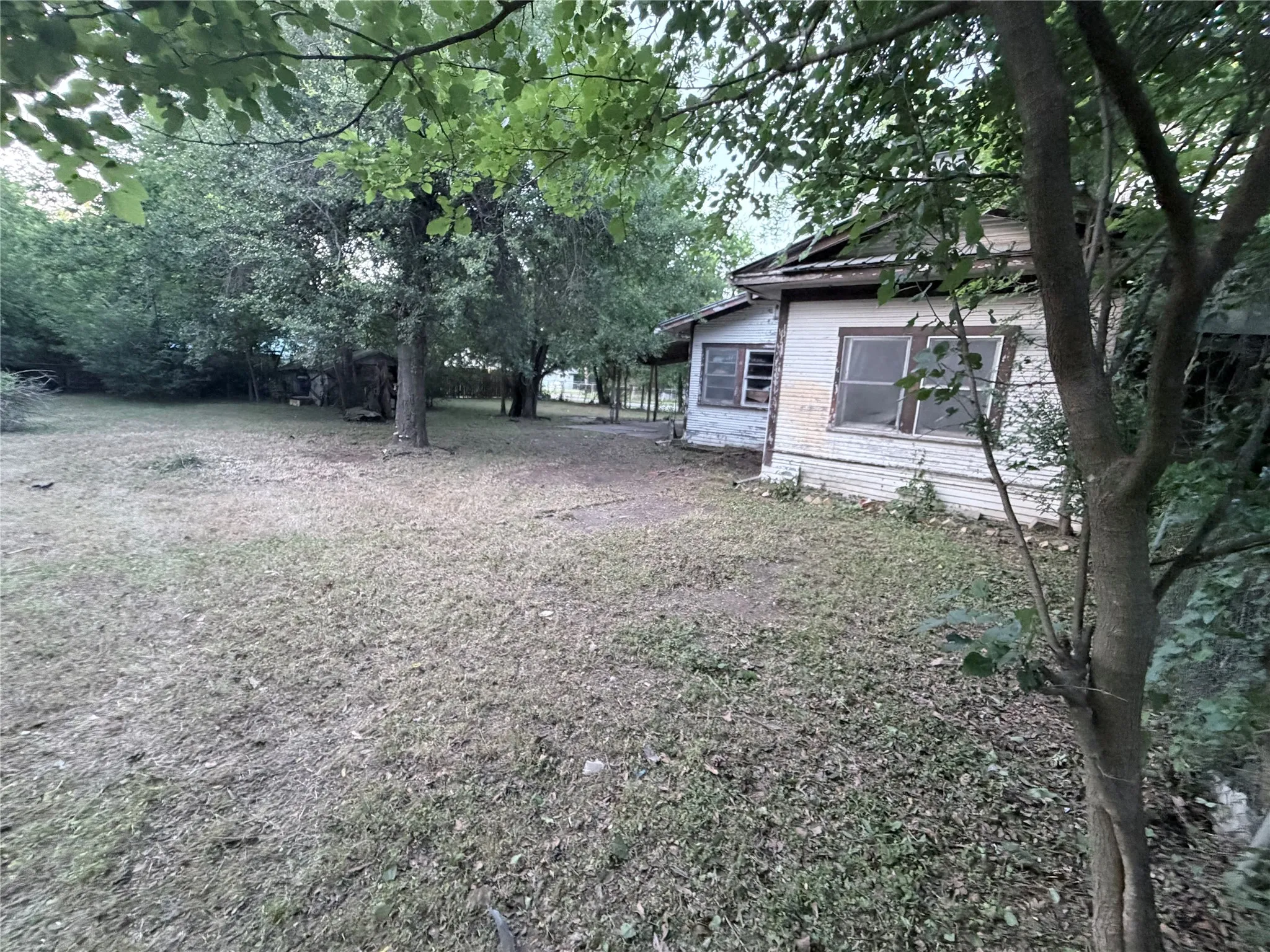 Single Family Residence For Sale in Navarro County , 1430 W 1st Avenue, Corsicana, Texas 75110, 3 Bedroom, 2 Bathroom, Garage spaces, 2,367 Sqft, built in 1915, mls#21276474, Real Estate Agent in Corsicana, Homes For Sale in Navarro county, Homes For Sale in Corsicana, Realtor in Corsicana Texas, Real Estate Brokerage Independent Realty Texas, Luminita Cordes Realtor