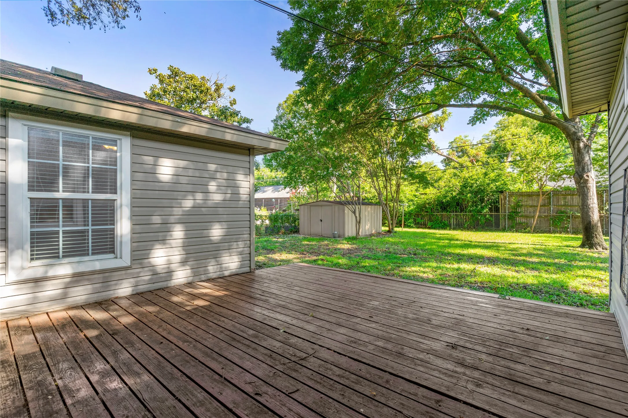 Single Family Residence For Sale in Tarrant County , 1309 Marydale Drive, Arlington, Texas 76013, 3 Bedroom, 2 Bathroom, 1 Garage spaces, 1,750 Sqft, built in 1952, mls#21275994, Real Estate Agent in Arlington, Homes For Sale in Tarrant county, Homes For Sale in Arlington, Realtor in Arlington Texas, Real Estate Brokerage Independent Realty Texas, Luminita Cordes Realtor