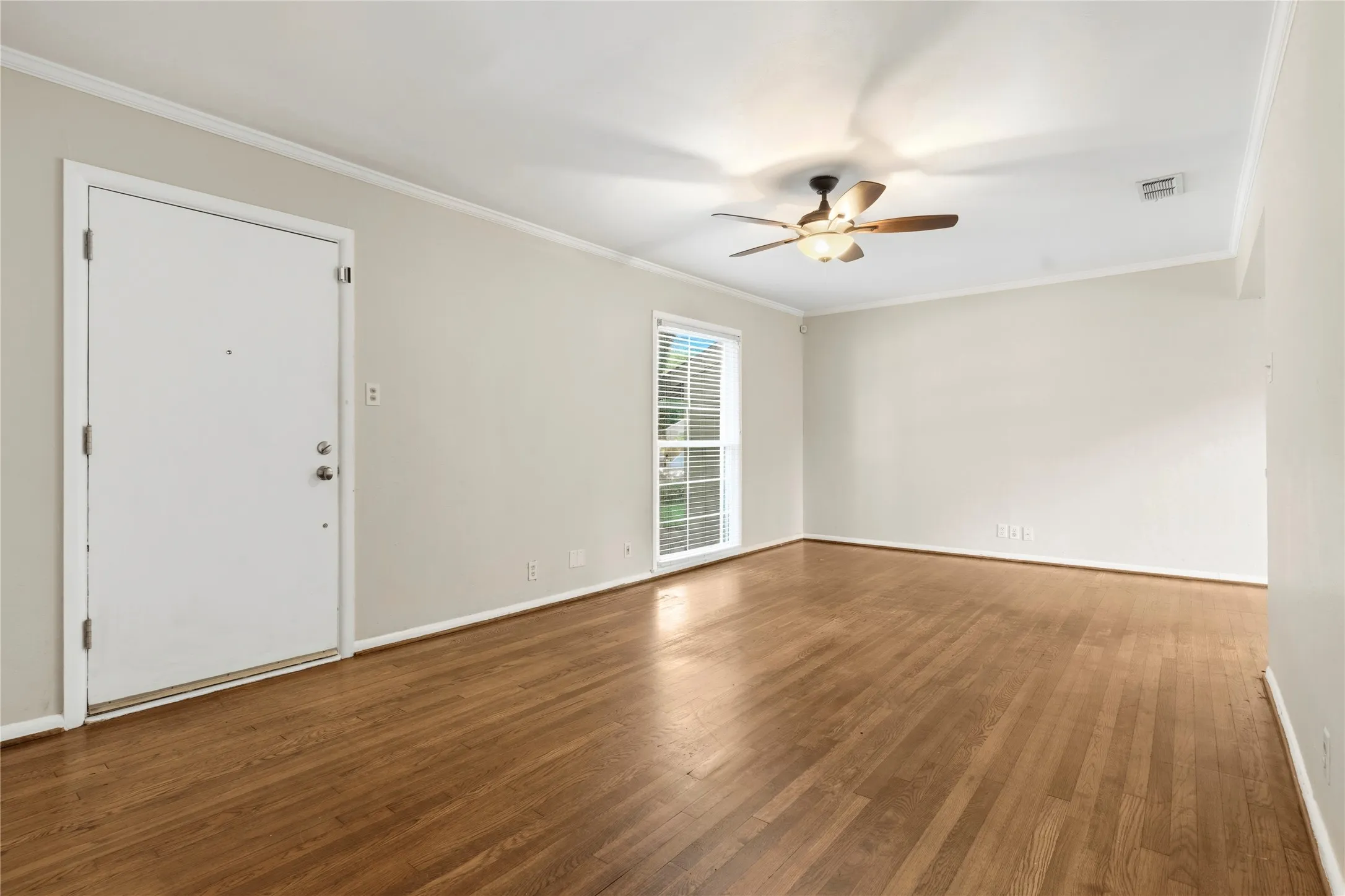 Single Family Residence For Sale in Tarrant County , 1309 Marydale Drive, Arlington, Texas 76013, 3 Bedroom, 2 Bathroom, 1 Garage spaces, 1,750 Sqft, built in 1952, mls#21275994, Real Estate Agent in Arlington, Homes For Sale in Tarrant county, Homes For Sale in Arlington, Realtor in Arlington Texas, Real Estate Brokerage Independent Realty Texas, Luminita Cordes Realtor