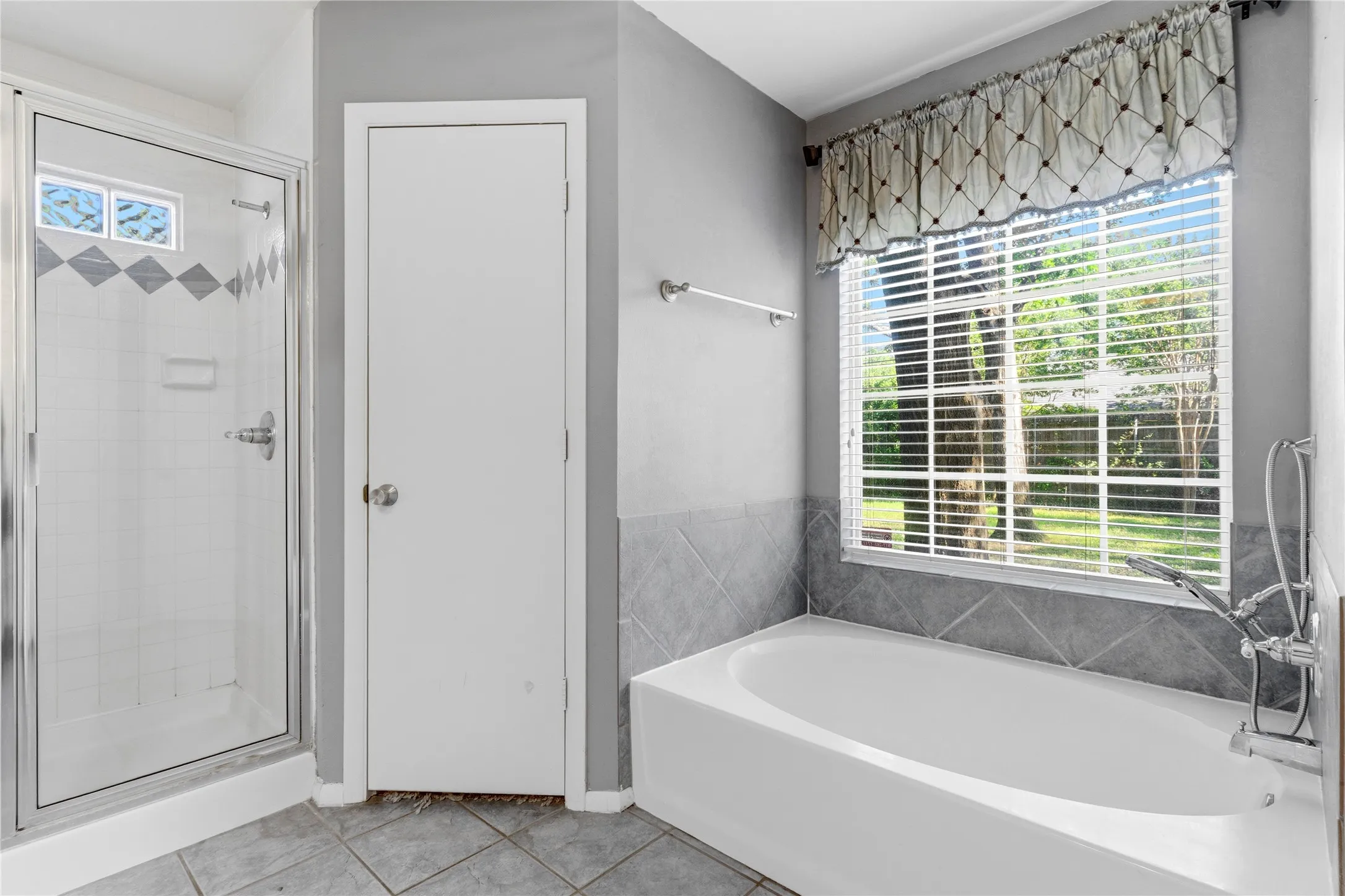 Single Family Residence For Sale in Tarrant County , 1309 Marydale Drive, Arlington, Texas 76013, 3 Bedroom, 2 Bathroom, 1 Garage spaces, 1,750 Sqft, built in 1952, mls#21275994, Real Estate Agent in Arlington, Homes For Sale in Tarrant county, Homes For Sale in Arlington, Realtor in Arlington Texas, Real Estate Brokerage Independent Realty Texas, Luminita Cordes Realtor
