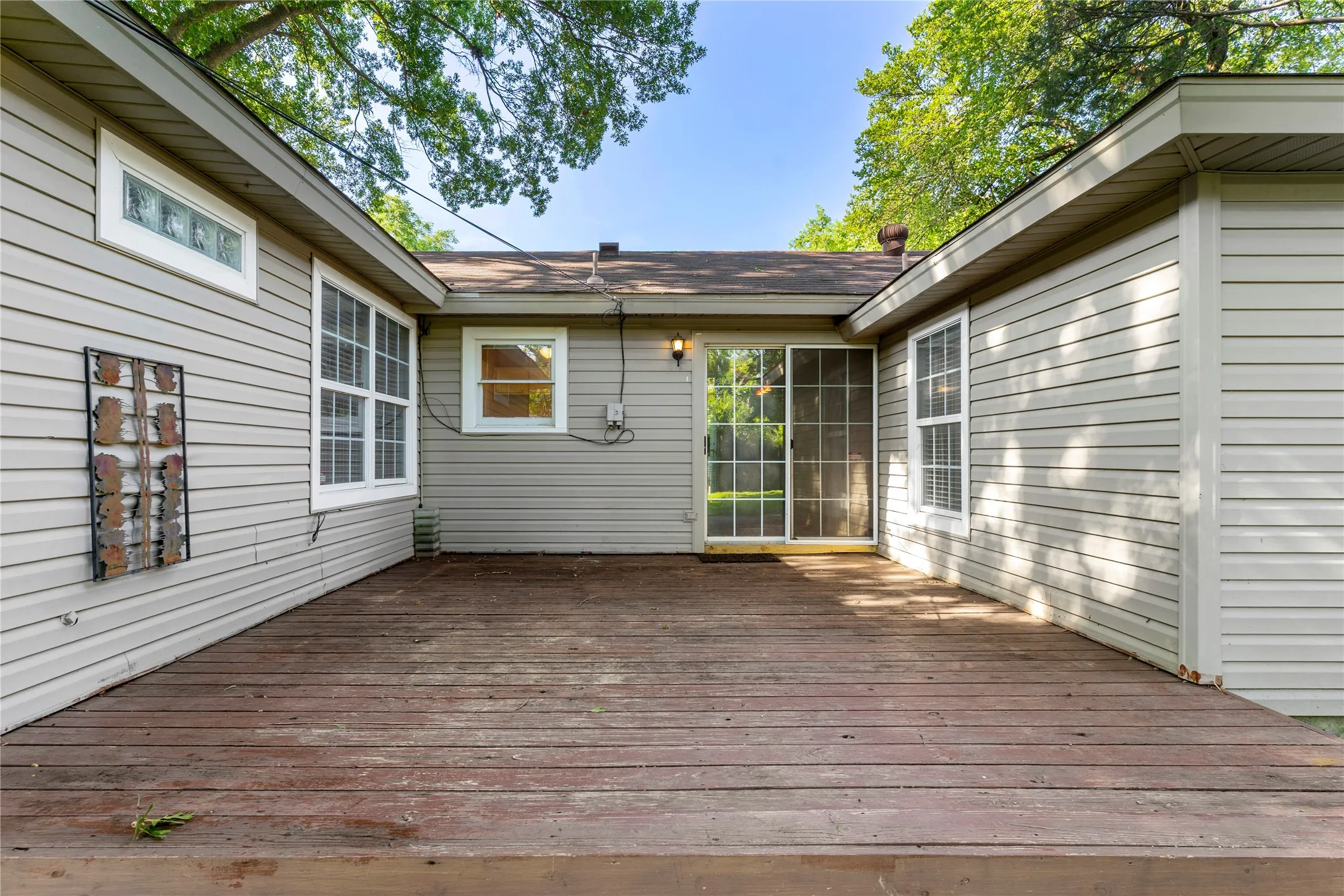 Single Family Residence For Sale in Tarrant County , 1309 Marydale Drive, Arlington, Texas 76013, 3 Bedroom, 2 Bathroom, 1 Garage spaces, 1,750 Sqft, built in 1952, mls#21275994, Real Estate Agent in Arlington, Homes For Sale in Tarrant county, Homes For Sale in Arlington, Realtor in Arlington Texas, Real Estate Brokerage Independent Realty Texas, Luminita Cordes Realtor