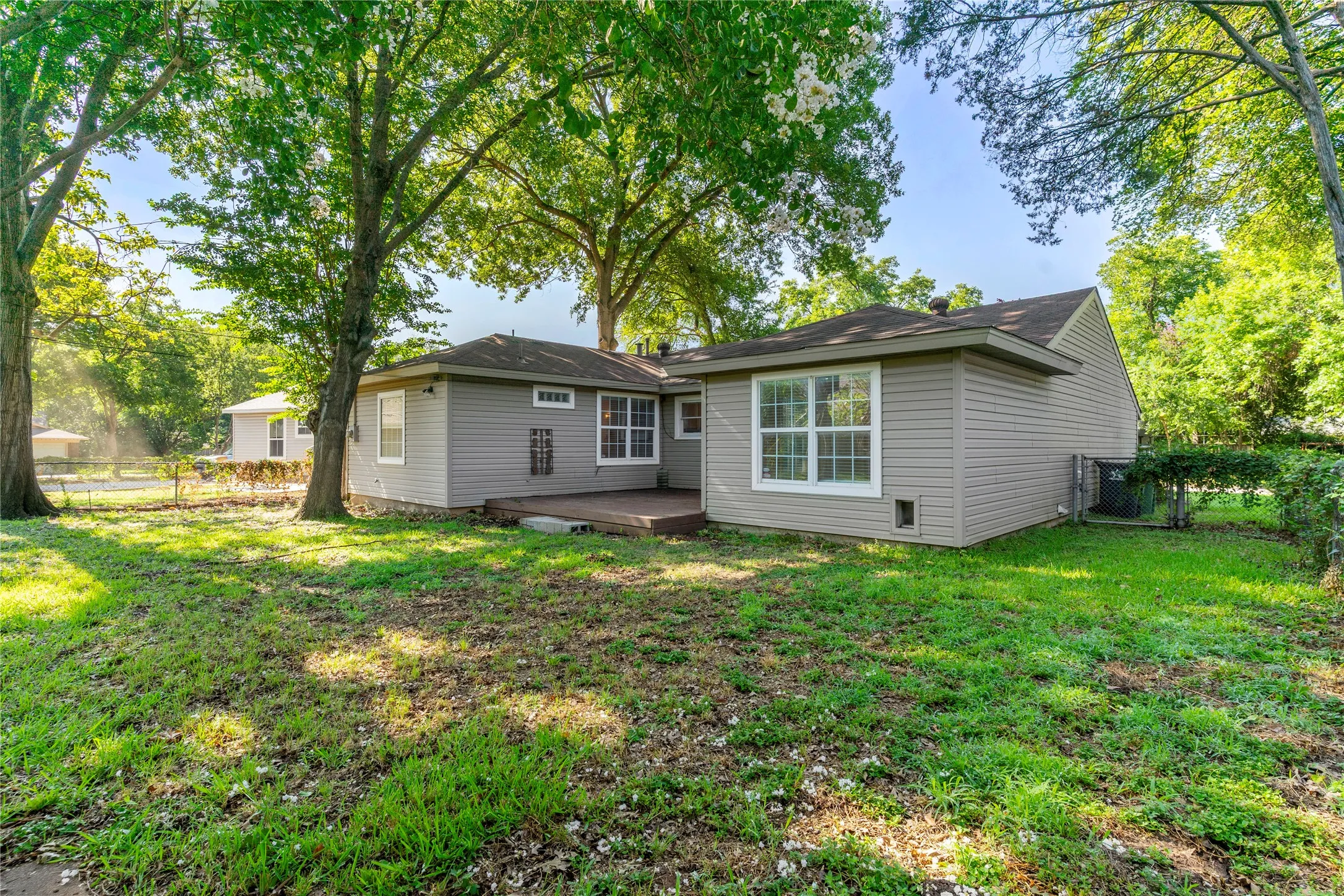 Single Family Residence For Sale in Tarrant County , 1309 Marydale Drive, Arlington, Texas 76013, 3 Bedroom, 2 Bathroom, 1 Garage spaces, 1,750 Sqft, built in 1952, mls#21275994, Real Estate Agent in Arlington, Homes For Sale in Tarrant county, Homes For Sale in Arlington, Realtor in Arlington Texas, Real Estate Brokerage Independent Realty Texas, Luminita Cordes Realtor