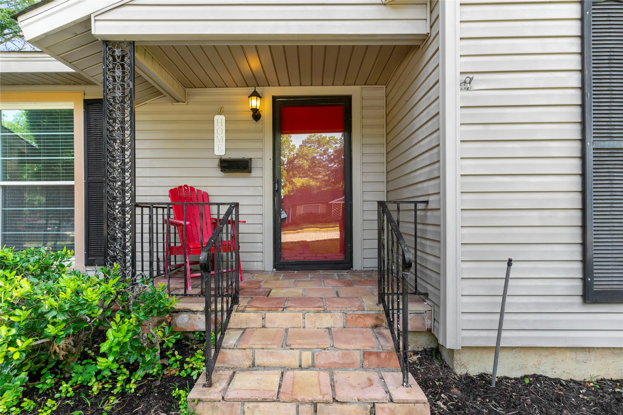 Single Family Residence For Sale in Tarrant County , 1309 Marydale Drive, Arlington, Texas 76013, 3 Bedroom, 2 Bathroom, 1 Garage spaces, 1,750 Sqft, built in 1952, mls#21275994, Real Estate Agent in Arlington, Homes For Sale in Tarrant county, Homes For Sale in Arlington, Realtor in Arlington Texas, Real Estate Brokerage Independent Realty Texas, Luminita Cordes Realtor