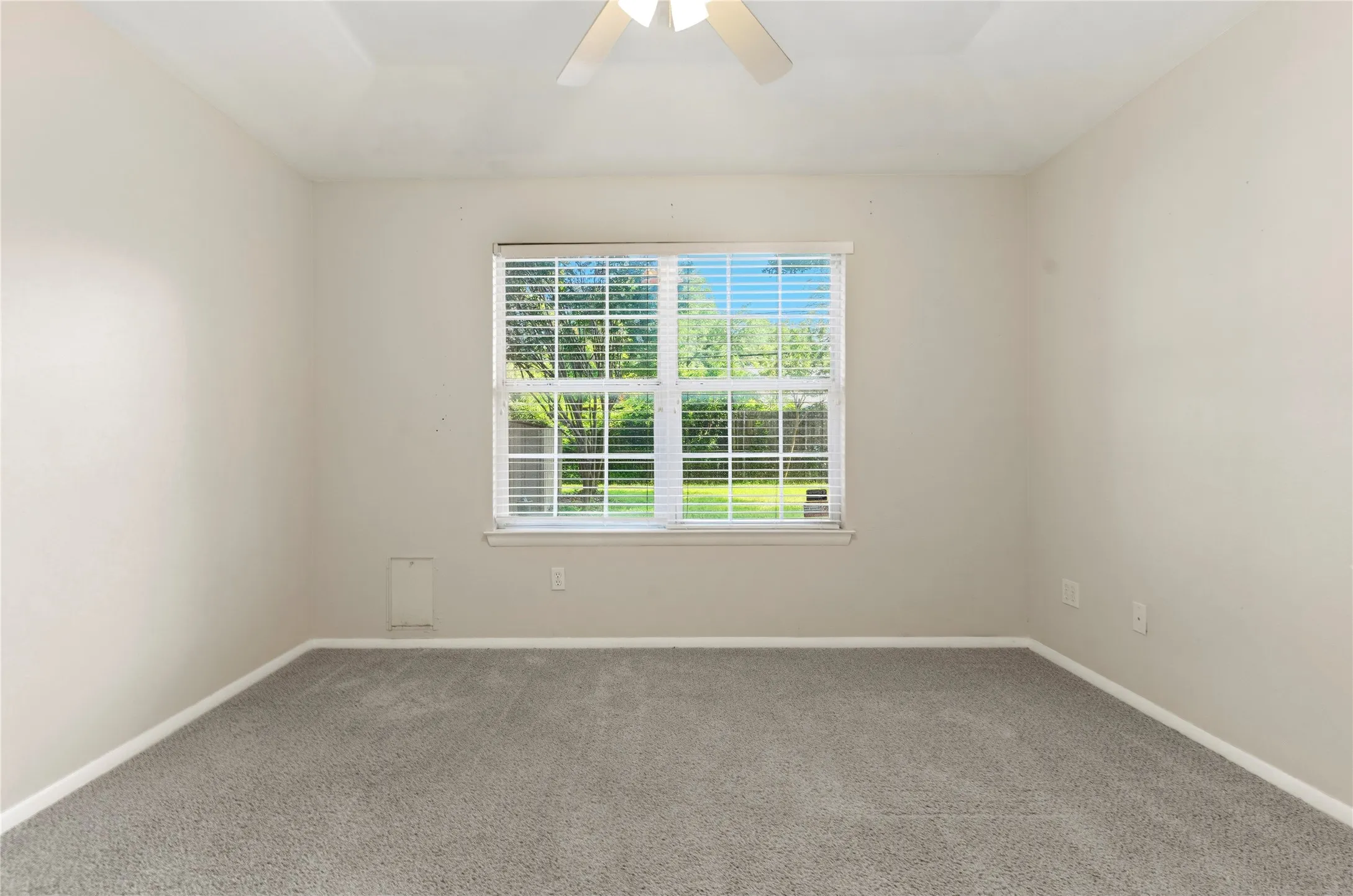 Single Family Residence For Sale in Tarrant County , 1309 Marydale Drive, Arlington, Texas 76013, 3 Bedroom, 2 Bathroom, 1 Garage spaces, 1,750 Sqft, built in 1952, mls#21275994, Real Estate Agent in Arlington, Homes For Sale in Tarrant county, Homes For Sale in Arlington, Realtor in Arlington Texas, Real Estate Brokerage Independent Realty Texas, Luminita Cordes Realtor