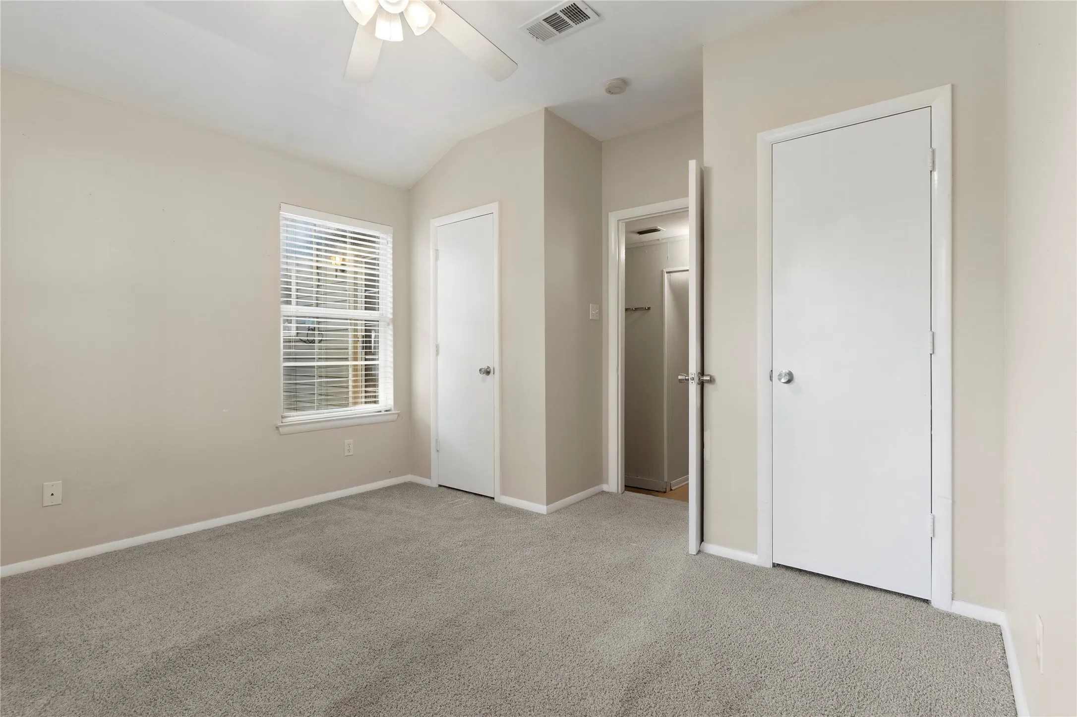 Single Family Residence For Sale in Tarrant County , 1309 Marydale Drive, Arlington, Texas 76013, 3 Bedroom, 2 Bathroom, 1 Garage spaces, 1,750 Sqft, built in 1952, mls#21275994, Real Estate Agent in Arlington, Homes For Sale in Tarrant county, Homes For Sale in Arlington, Realtor in Arlington Texas, Real Estate Brokerage Independent Realty Texas, Luminita Cordes Realtor