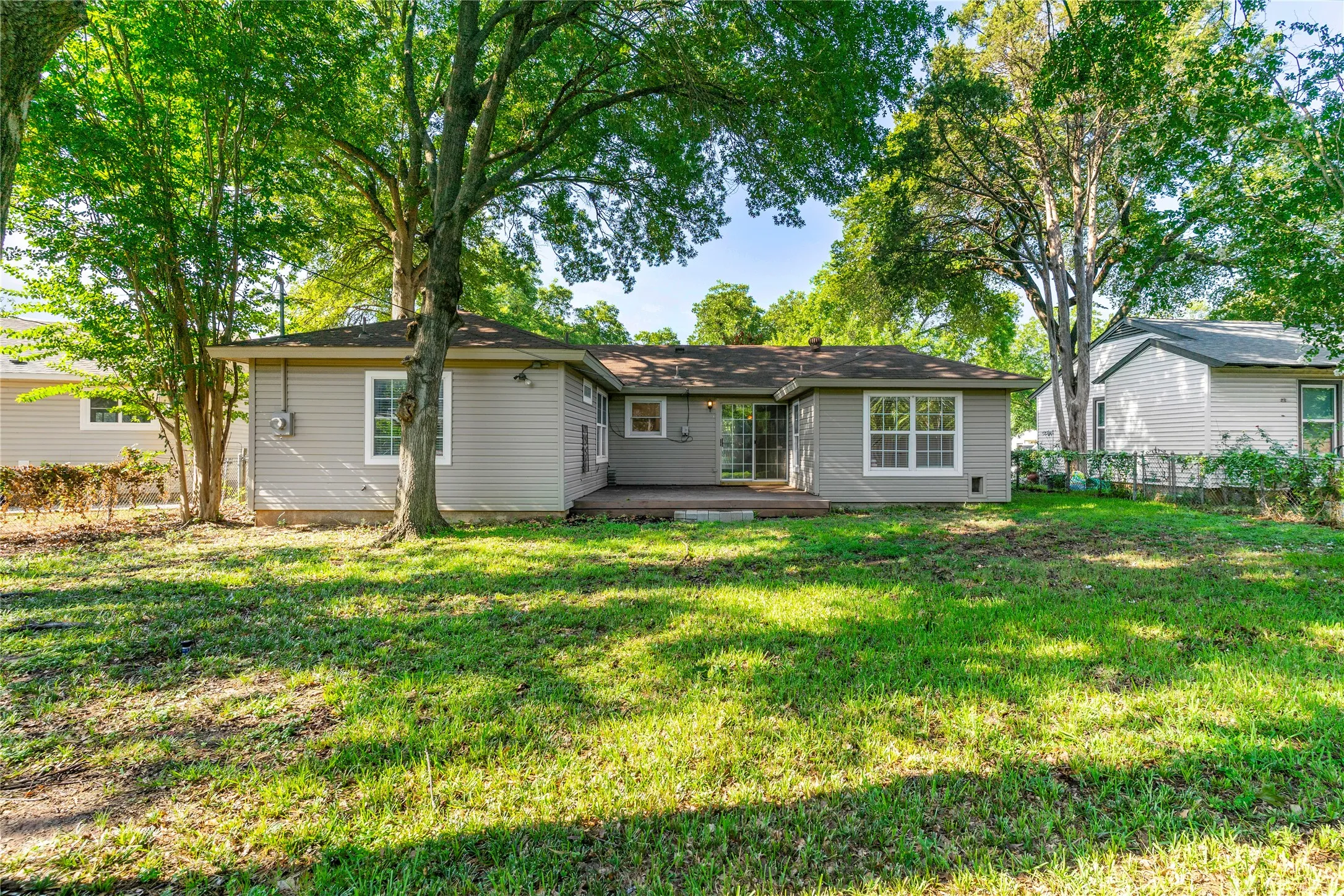 Single Family Residence For Sale in Tarrant County , 1309 Marydale Drive, Arlington, Texas 76013, 3 Bedroom, 2 Bathroom, 1 Garage spaces, 1,750 Sqft, built in 1952, mls#21275994, Real Estate Agent in Arlington, Homes For Sale in Tarrant county, Homes For Sale in Arlington, Realtor in Arlington Texas, Real Estate Brokerage Independent Realty Texas, Luminita Cordes Realtor