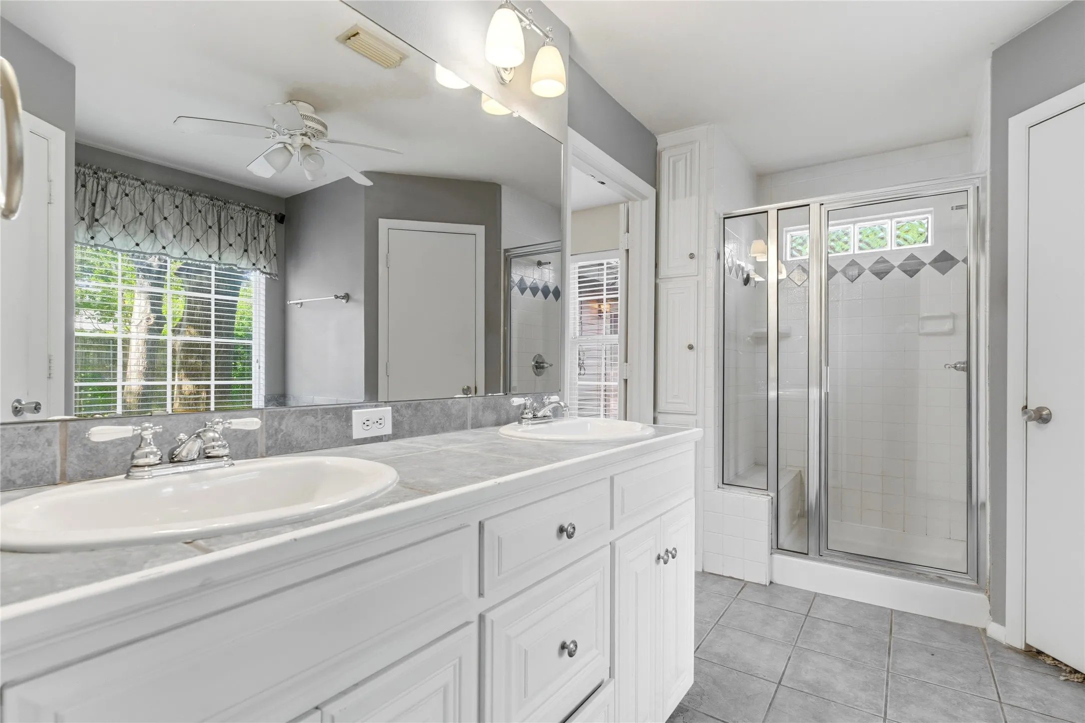 Single Family Residence For Sale in Tarrant County , 1309 Marydale Drive, Arlington, Texas 76013, 3 Bedroom, 2 Bathroom, 1 Garage spaces, 1,750 Sqft, built in 1952, mls#21275994, Real Estate Agent in Arlington, Homes For Sale in Tarrant county, Homes For Sale in Arlington, Realtor in Arlington Texas, Real Estate Brokerage Independent Realty Texas, Luminita Cordes Realtor