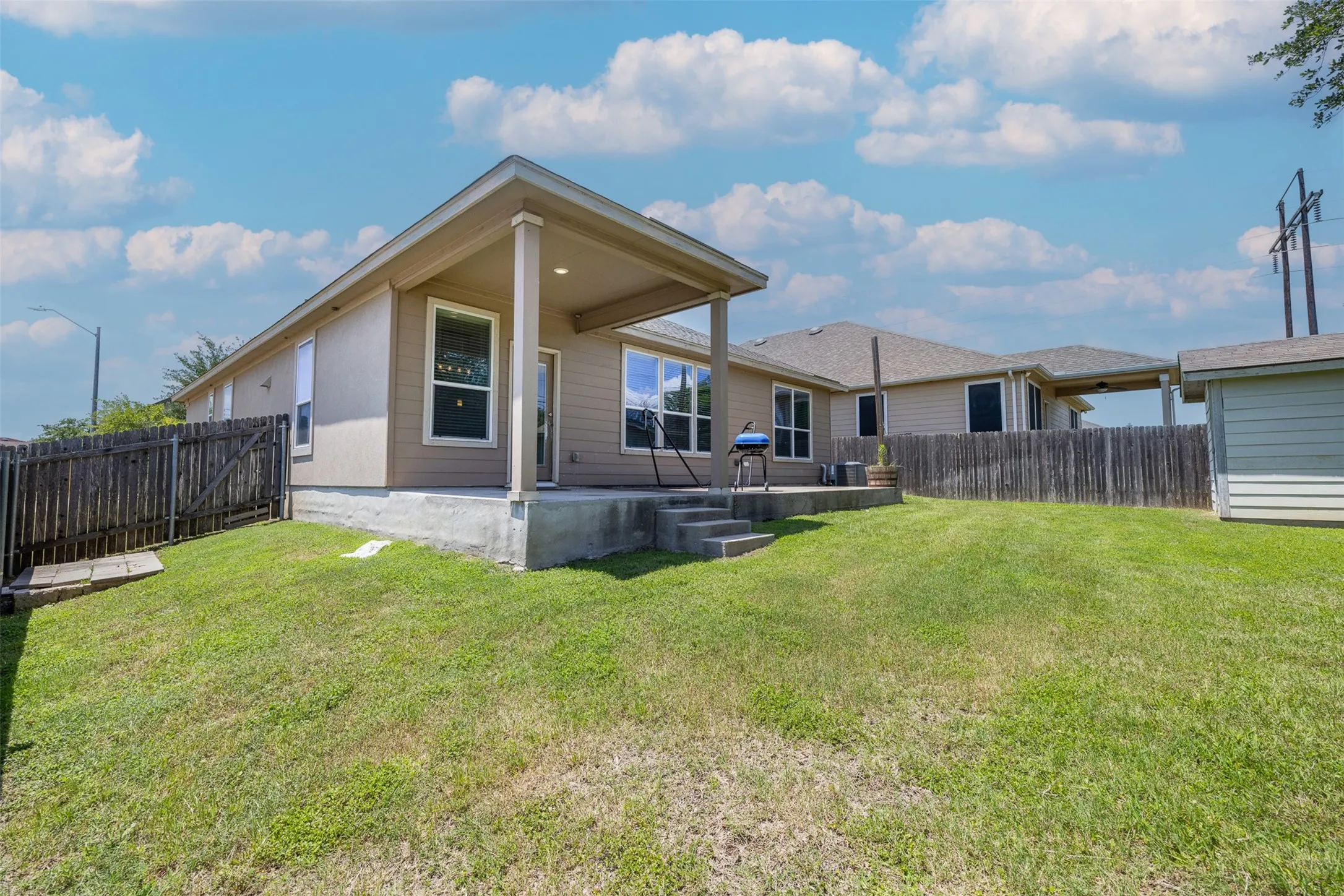 Single Family Residence For Sale in Bell County , 9104 Lonesome Oak Drive, Temple, Texas 76502, 3 Bedrooms, 2 Bathrooms, 2 Garage spaces, 1,624 Sqft, built in 2016, Price $270,000, mls#21275643, Real Estate Agent in Temple, Homes For Sale in Bell county, Homes For Sale in Temple, Realtor in Temple Texas, Real Estate Brokerage Independent Realty Texas, Luminita Cordes Realtor