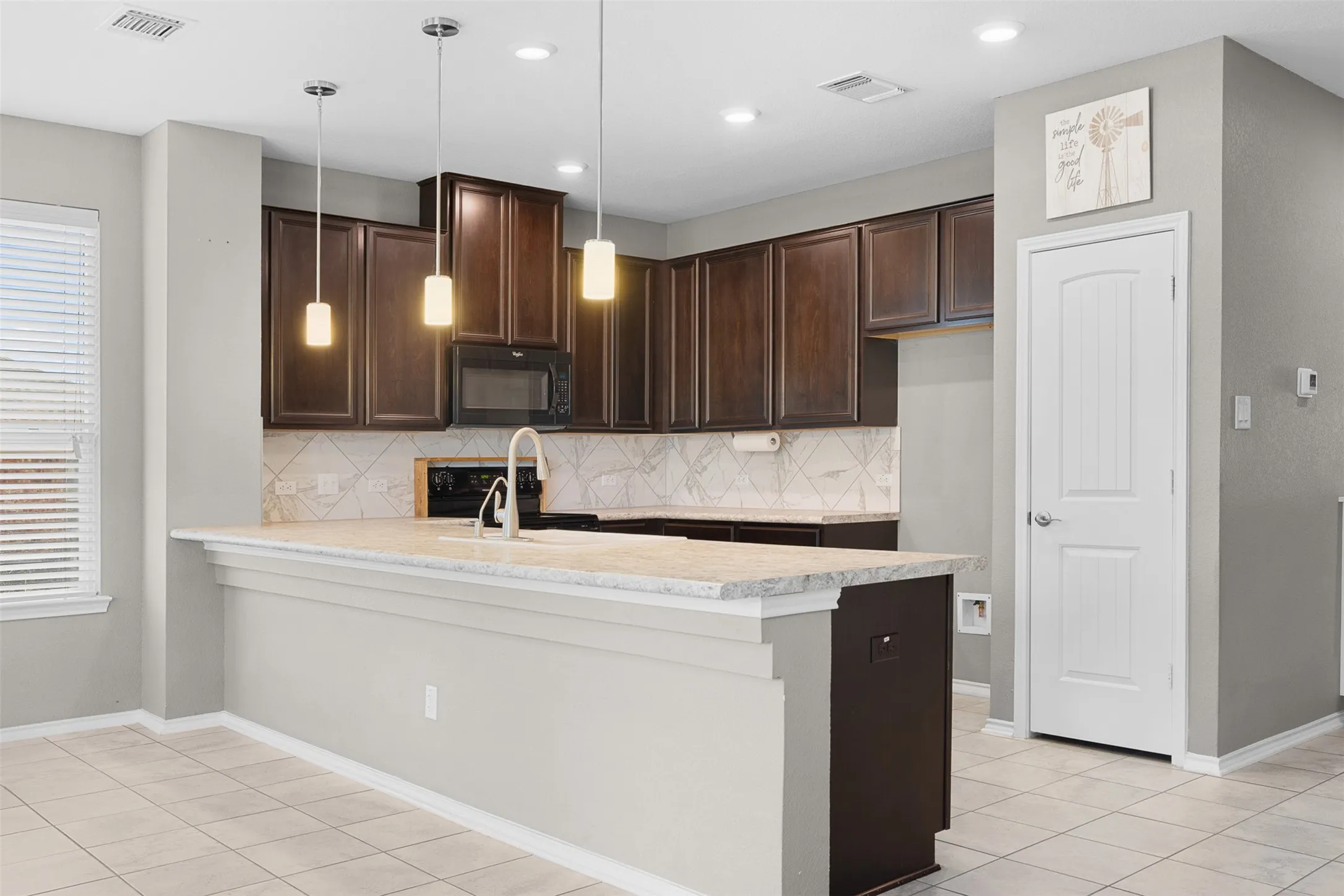 Single Family Residence For Sale in Bell County , 9104 Lonesome Oak Drive, Temple, Texas 76502, 3 Bedrooms, 2 Bathrooms, 2 Garage spaces, 1,624 Sqft, built in 2016, Price $270,000, mls#21275643, Real Estate Agent in Temple, Homes For Sale in Bell county, Homes For Sale in Temple, Realtor in Temple Texas, Real Estate Brokerage Independent Realty Texas, Luminita Cordes Realtor