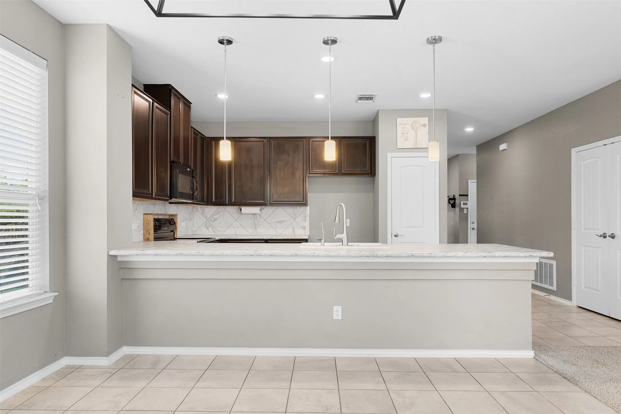Single Family Residence For Sale in Bell County , 9104 Lonesome Oak Drive, Temple, Texas 76502, 3 Bedrooms, 2 Bathrooms, 2 Garage spaces, 1,624 Sqft, built in 2016, Price $270,000, mls#21275643, Real Estate Agent in Temple, Homes For Sale in Bell county, Homes For Sale in Temple, Realtor in Temple Texas, Real Estate Brokerage Independent Realty Texas, Luminita Cordes Realtor
