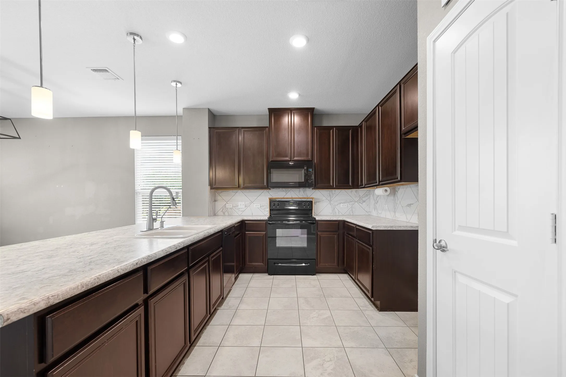 Single Family Residence For Sale in Bell County , 9104 Lonesome Oak Drive, Temple, Texas 76502, 3 Bedrooms, 2 Bathrooms, 2 Garage spaces, 1,624 Sqft, built in 2016, Price $270,000, mls#21275643, Real Estate Agent in Temple, Homes For Sale in Bell county, Homes For Sale in Temple, Realtor in Temple Texas, Real Estate Brokerage Independent Realty Texas, Luminita Cordes Realtor
