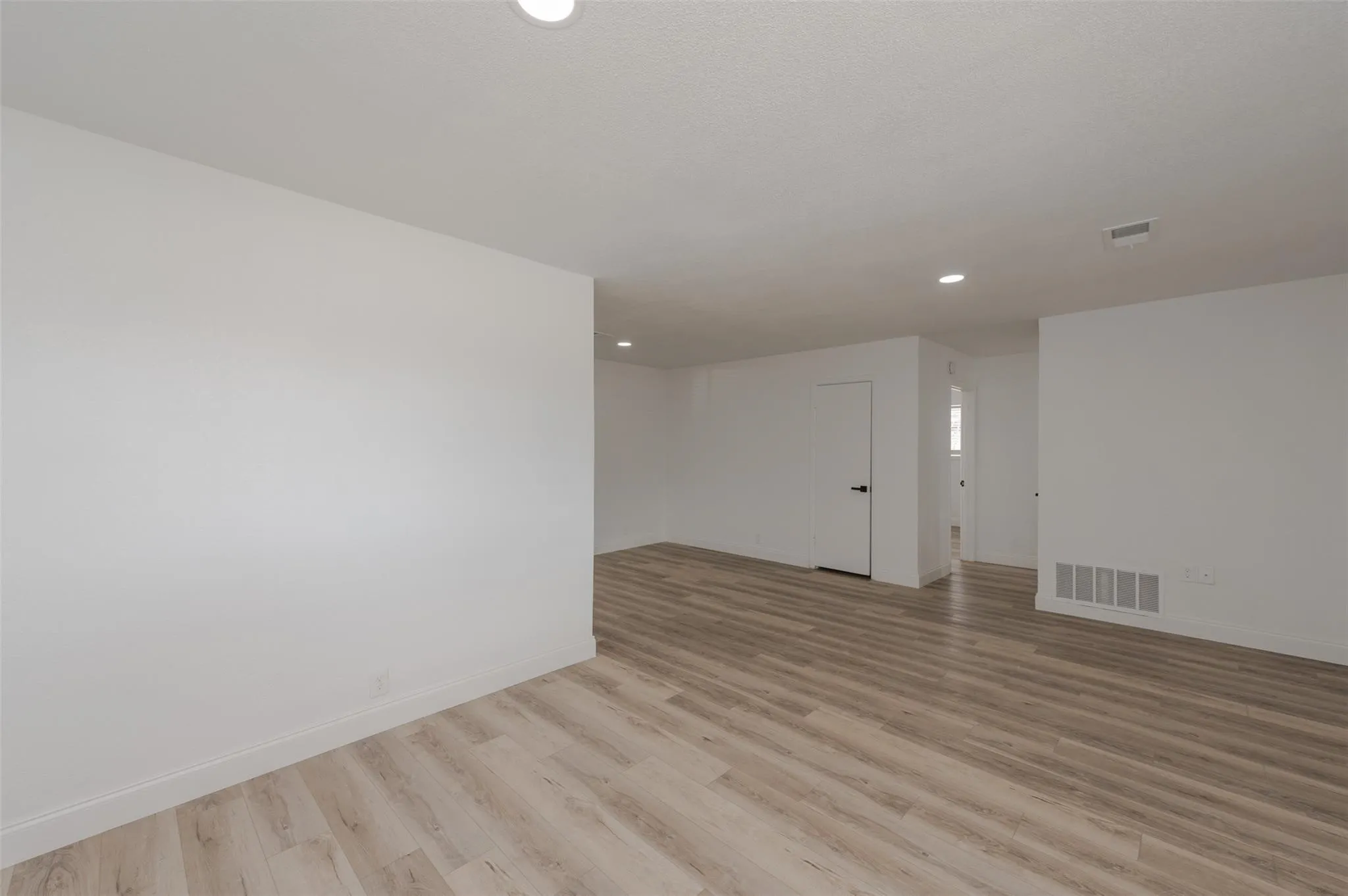 Single Family Residence For Rent in Denton County , 713 Sun Valley Drive, Denton, Texas 76209, 3 Bedroom, 2 Bathroom, 1 Garage spaces, 1,176 Sqft, built in 1968, mls#21276562, Real Estate Agent in Denton, Homes For Rent in Denton county, Homes For Rent in Denton, Realtor in Denton Texas, Real Estate Brokerage Independent Realty Texas, Luminita Cordes Realtor