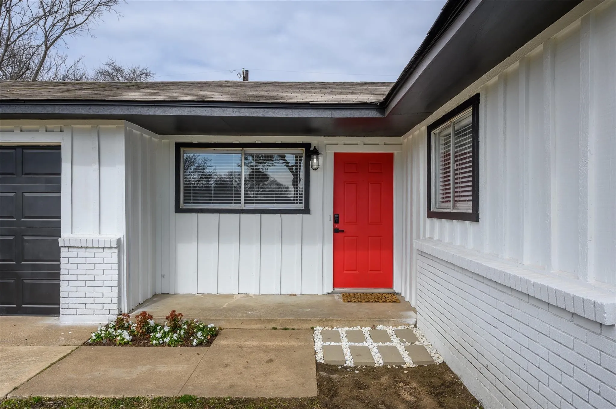 Single Family Residence For Rent in Denton County , 713 Sun Valley Drive, Denton, Texas 76209, 3 Bedroom, 2 Bathroom, 1 Garage spaces, 1,176 Sqft, built in 1968, mls#21276562, Real Estate Agent in Denton, Homes For Rent in Denton county, Homes For Rent in Denton, Realtor in Denton Texas, Real Estate Brokerage Independent Realty Texas, Luminita Cordes Realtor
