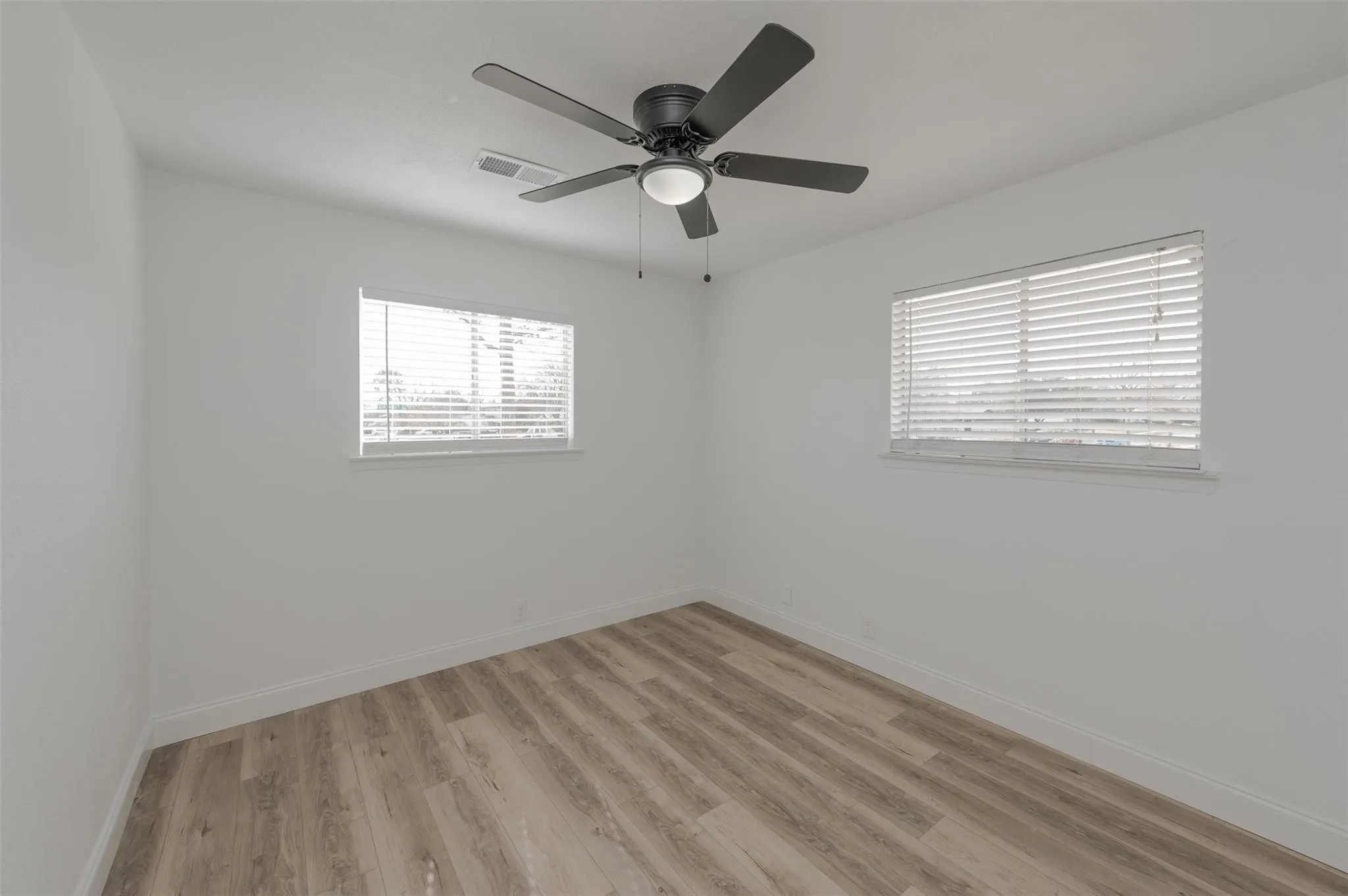 Single Family Residence For Rent in Denton County , 713 Sun Valley Drive, Denton, Texas 76209, 3 Bedroom, 2 Bathroom, 1 Garage spaces, 1,176 Sqft, built in 1968, mls#21276562, Real Estate Agent in Denton, Homes For Rent in Denton county, Homes For Rent in Denton, Realtor in Denton Texas, Real Estate Brokerage Independent Realty Texas, Luminita Cordes Realtor