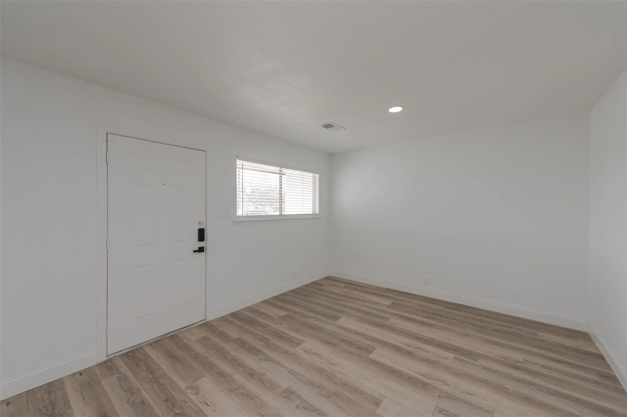 Single Family Residence For Rent in Denton County , 713 Sun Valley Drive, Denton, Texas 76209, 3 Bedroom, 2 Bathroom, 1 Garage spaces, 1,176 Sqft, built in 1968, mls#21276562, Real Estate Agent in Denton, Homes For Rent in Denton county, Homes For Rent in Denton, Realtor in Denton Texas, Real Estate Brokerage Independent Realty Texas, Luminita Cordes Realtor