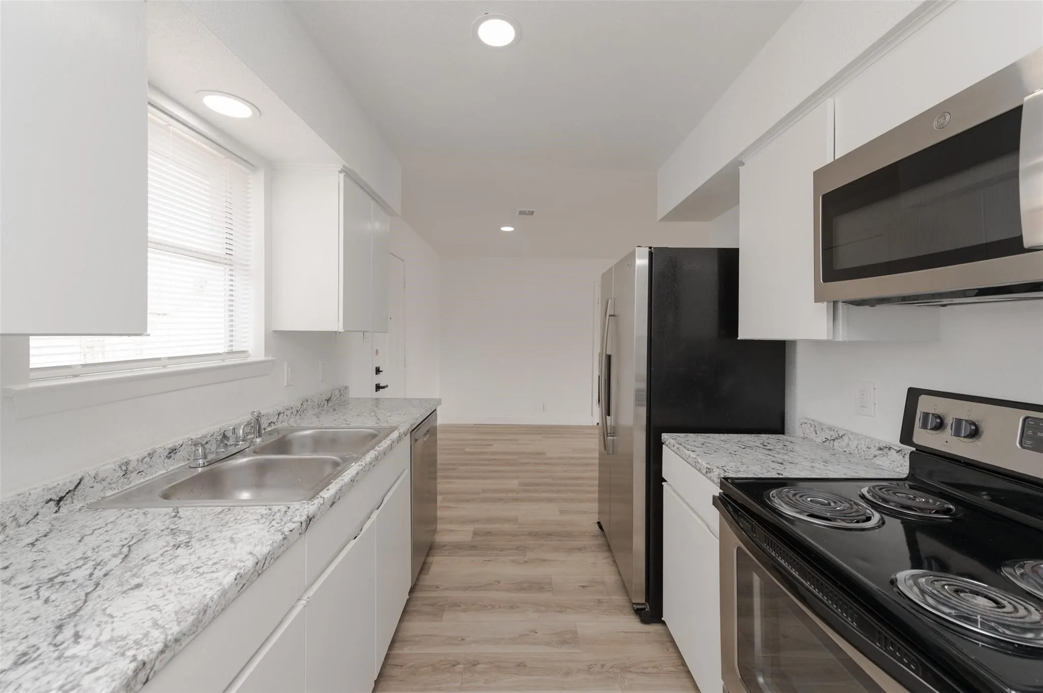 Single Family Residence For Rent in Denton County , 713 Sun Valley Drive, Denton, Texas 76209, 3 Bedroom, 2 Bathroom, 1 Garage spaces, 1,176 Sqft, built in 1968, mls#21276562, Real Estate Agent in Denton, Homes For Rent in Denton county, Homes For Rent in Denton, Realtor in Denton Texas, Real Estate Brokerage Independent Realty Texas, Luminita Cordes Realtor