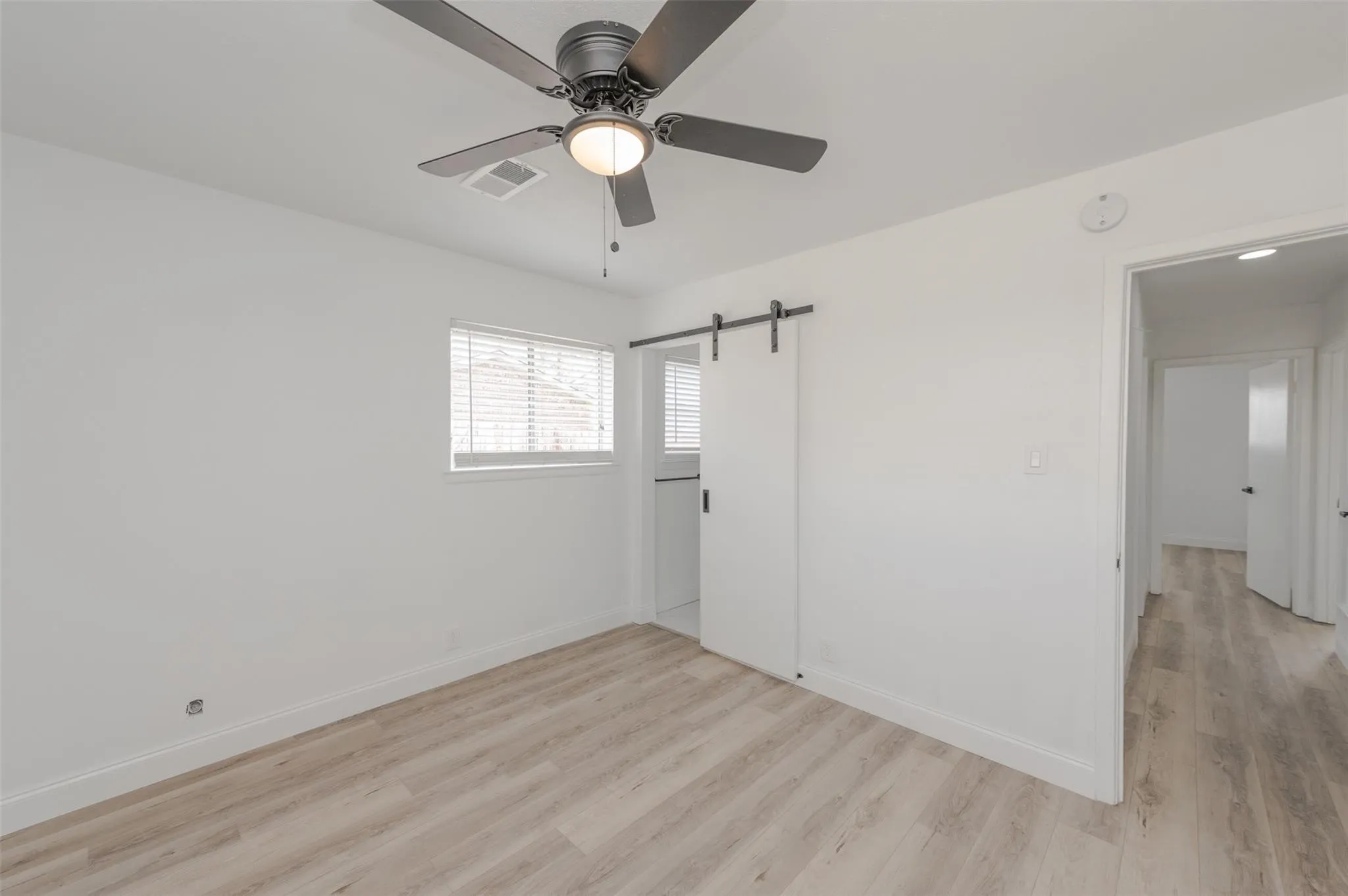Single Family Residence For Rent in Denton County , 713 Sun Valley Drive, Denton, Texas 76209, 3 Bedroom, 2 Bathroom, 1 Garage spaces, 1,176 Sqft, built in 1968, mls#21276562, Real Estate Agent in Denton, Homes For Rent in Denton county, Homes For Rent in Denton, Realtor in Denton Texas, Real Estate Brokerage Independent Realty Texas, Luminita Cordes Realtor