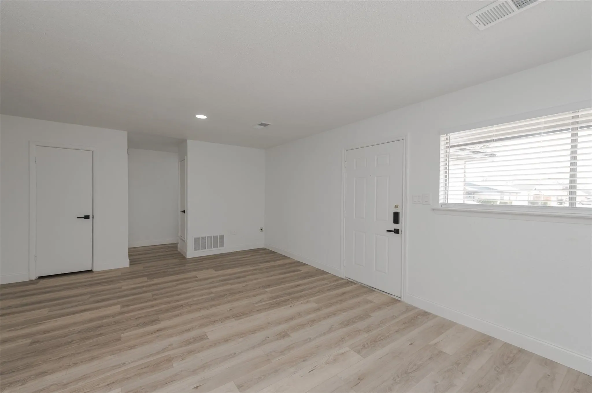 Single Family Residence For Rent in Denton County , 713 Sun Valley Drive, Denton, Texas 76209, 3 Bedroom, 2 Bathroom, 1 Garage spaces, 1,176 Sqft, built in 1968, mls#21276562, Real Estate Agent in Denton, Homes For Rent in Denton county, Homes For Rent in Denton, Realtor in Denton Texas, Real Estate Brokerage Independent Realty Texas, Luminita Cordes Realtor