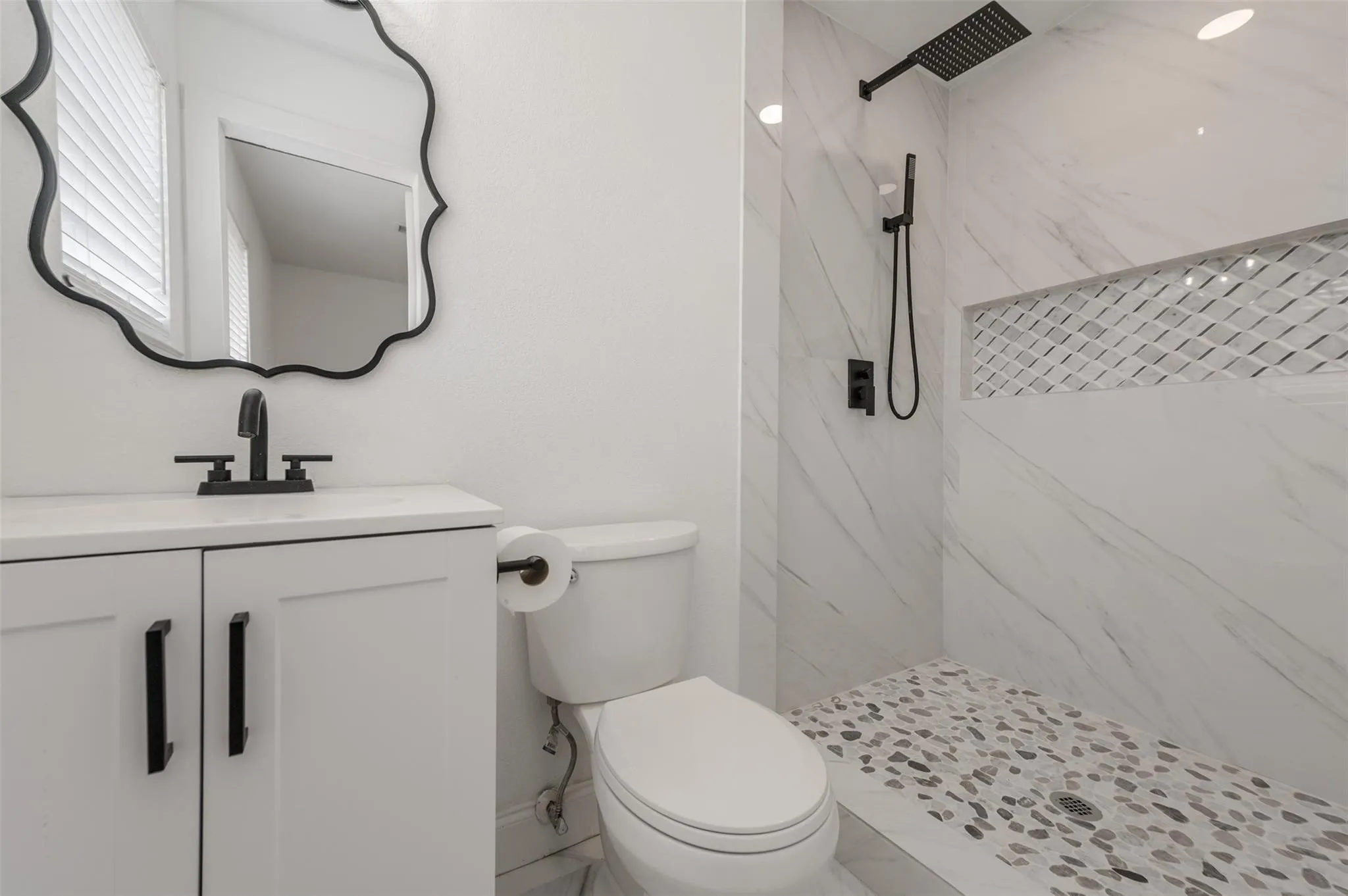 Single Family Residence For Rent in Denton County , 713 Sun Valley Drive, Denton, Texas 76209, 3 Bedroom, 2 Bathroom, 1 Garage spaces, 1,176 Sqft, built in 1968, mls#21276562, Real Estate Agent in Denton, Homes For Rent in Denton county, Homes For Rent in Denton, Realtor in Denton Texas, Real Estate Brokerage Independent Realty Texas, Luminita Cordes Realtor