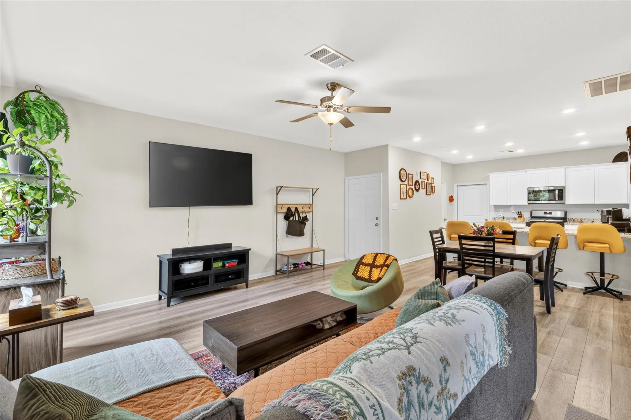 Single Family Residence For Sale in Collin County , 311 Marsh Lane, Princeton, Texas 75407, 3 Bedroom, 3 Bathroom, 2 Garage spaces, 1,550 Sqft, built in 2022, mls#21276561, Real Estate Agent in Princeton, Homes For Sale in Collin county, Homes For Sale in Princeton, Realtor in Princeton Texas, Real Estate Brokerage Independent Realty Texas, Luminita Cordes Realtor
