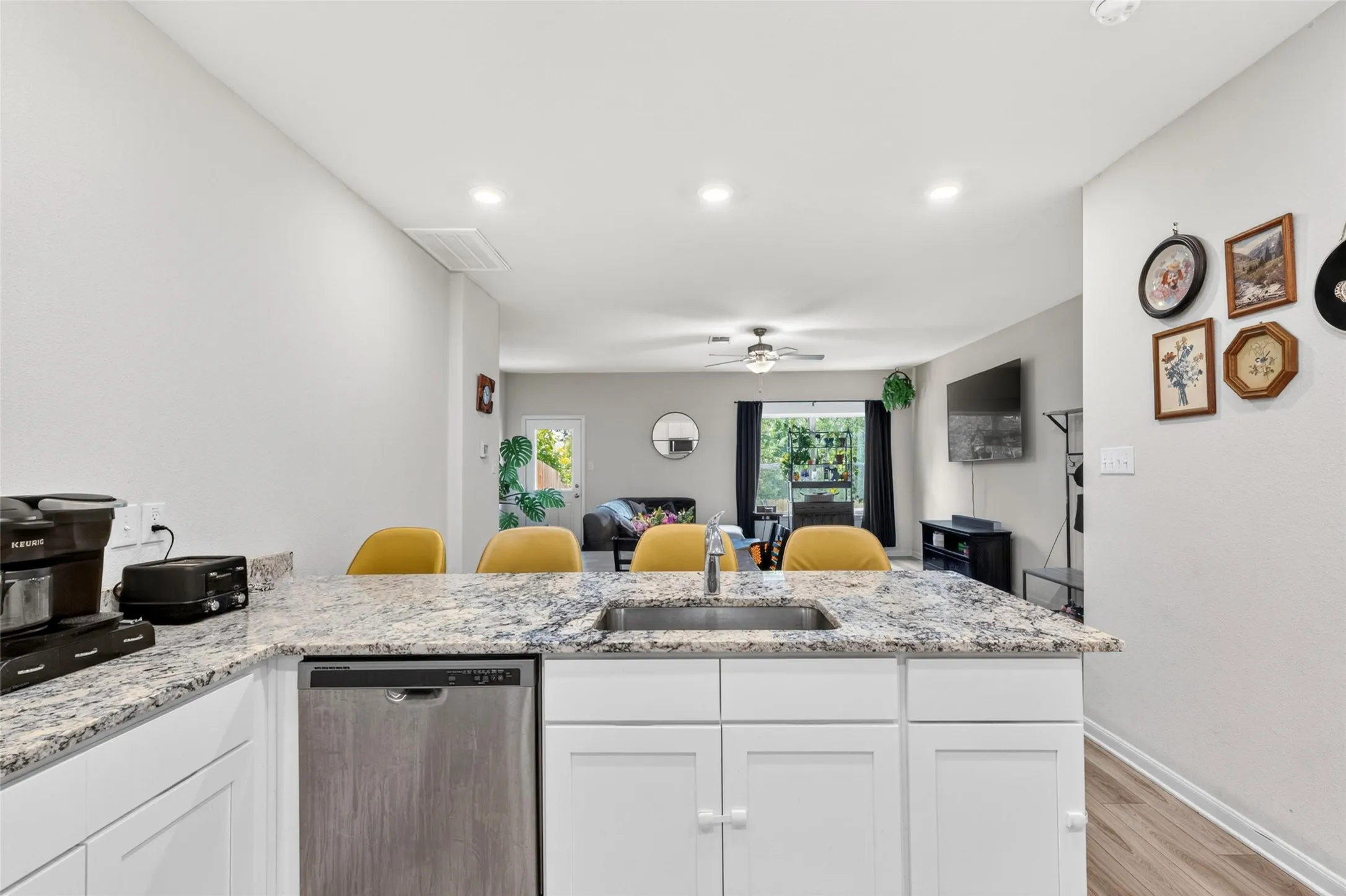 Single Family Residence For Sale in Collin County , 311 Marsh Lane, Princeton, Texas 75407, 3 Bedroom, 3 Bathroom, 2 Garage spaces, 1,550 Sqft, built in 2022, mls#21276561, Real Estate Agent in Princeton, Homes For Sale in Collin county, Homes For Sale in Princeton, Realtor in Princeton Texas, Real Estate Brokerage Independent Realty Texas, Luminita Cordes Realtor