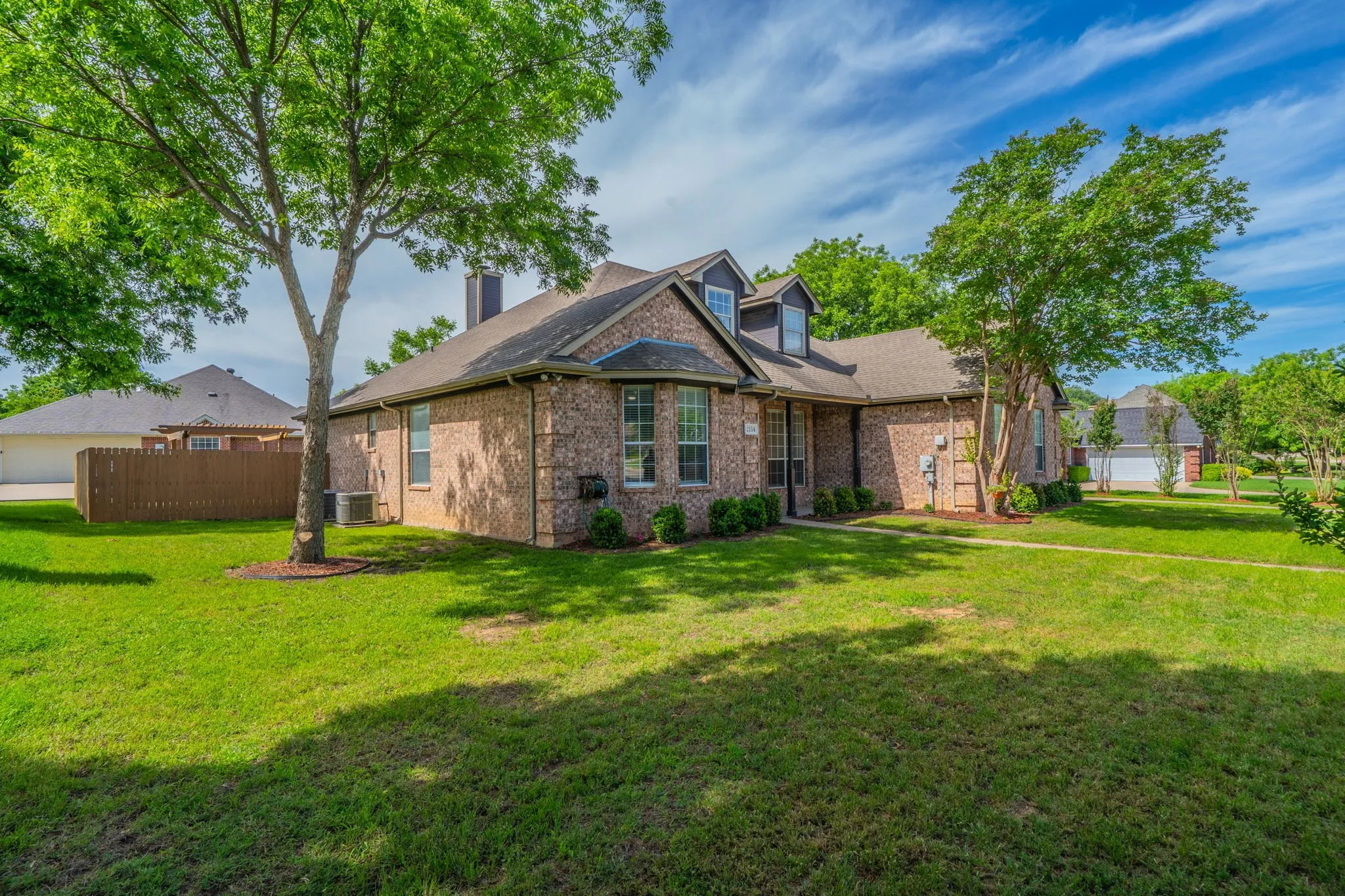Single Family Residence For Sale in Parker County , 2114 Sagewood Drive, Weatherford, Texas 76087, 5 Bedroom, 3 Bathroom, 2 Garage spaces, 2,626 Sqft, built in 1999, mls#21270567, Real Estate Agent in Weatherford, Homes For Sale in Parker county, Homes For Sale in Weatherford, Realtor in Weatherford Texas, Real Estate Brokerage Independent Realty Texas, Luminita Cordes Realtor