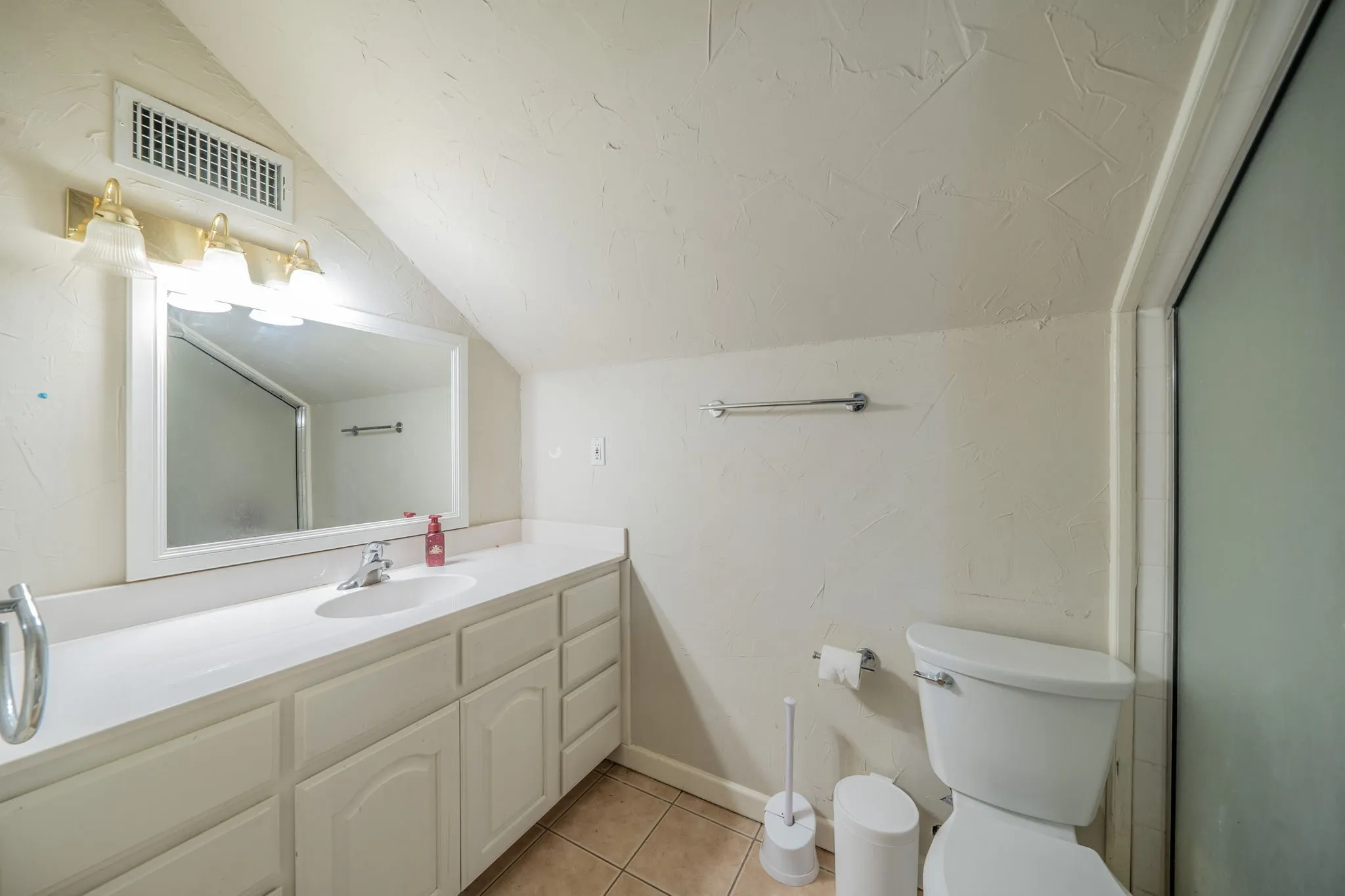 Single Family Residence For Sale in Parker County , 2114 Sagewood Drive, Weatherford, Texas 76087, 5 Bedroom, 3 Bathroom, 2 Garage spaces, 2,626 Sqft, built in 1999, mls#21270567, Real Estate Agent in Weatherford, Homes For Sale in Parker county, Homes For Sale in Weatherford, Realtor in Weatherford Texas, Real Estate Brokerage Independent Realty Texas, Luminita Cordes Realtor