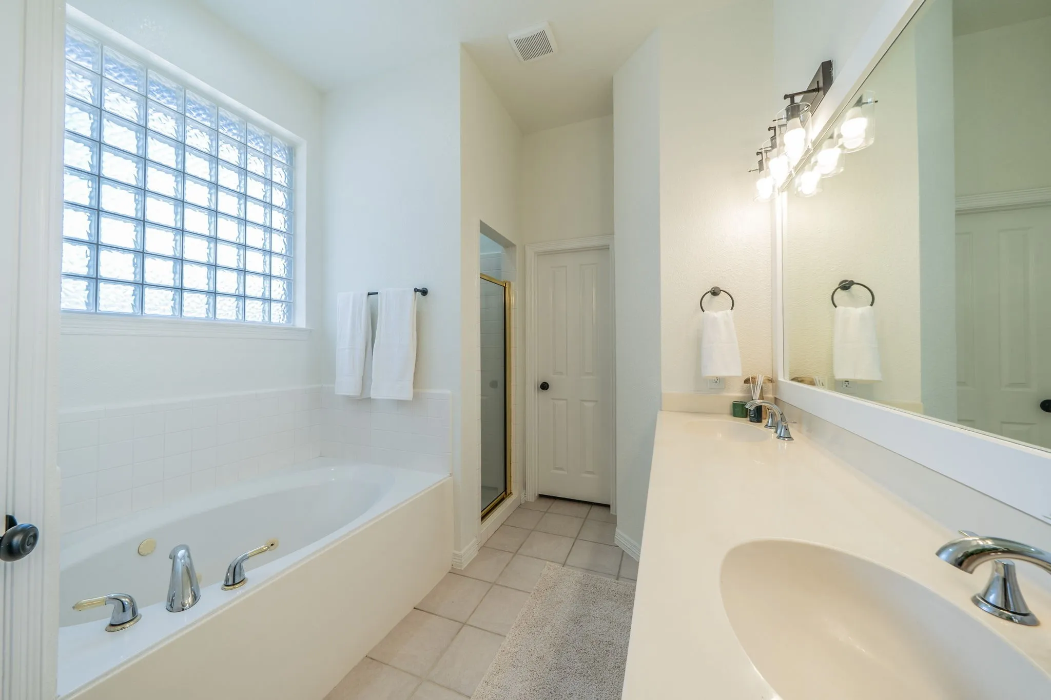 Single Family Residence For Sale in Parker County , 2114 Sagewood Drive, Weatherford, Texas 76087, 5 Bedroom, 3 Bathroom, 2 Garage spaces, 2,626 Sqft, built in 1999, mls#21270567, Real Estate Agent in Weatherford, Homes For Sale in Parker county, Homes For Sale in Weatherford, Realtor in Weatherford Texas, Real Estate Brokerage Independent Realty Texas, Luminita Cordes Realtor